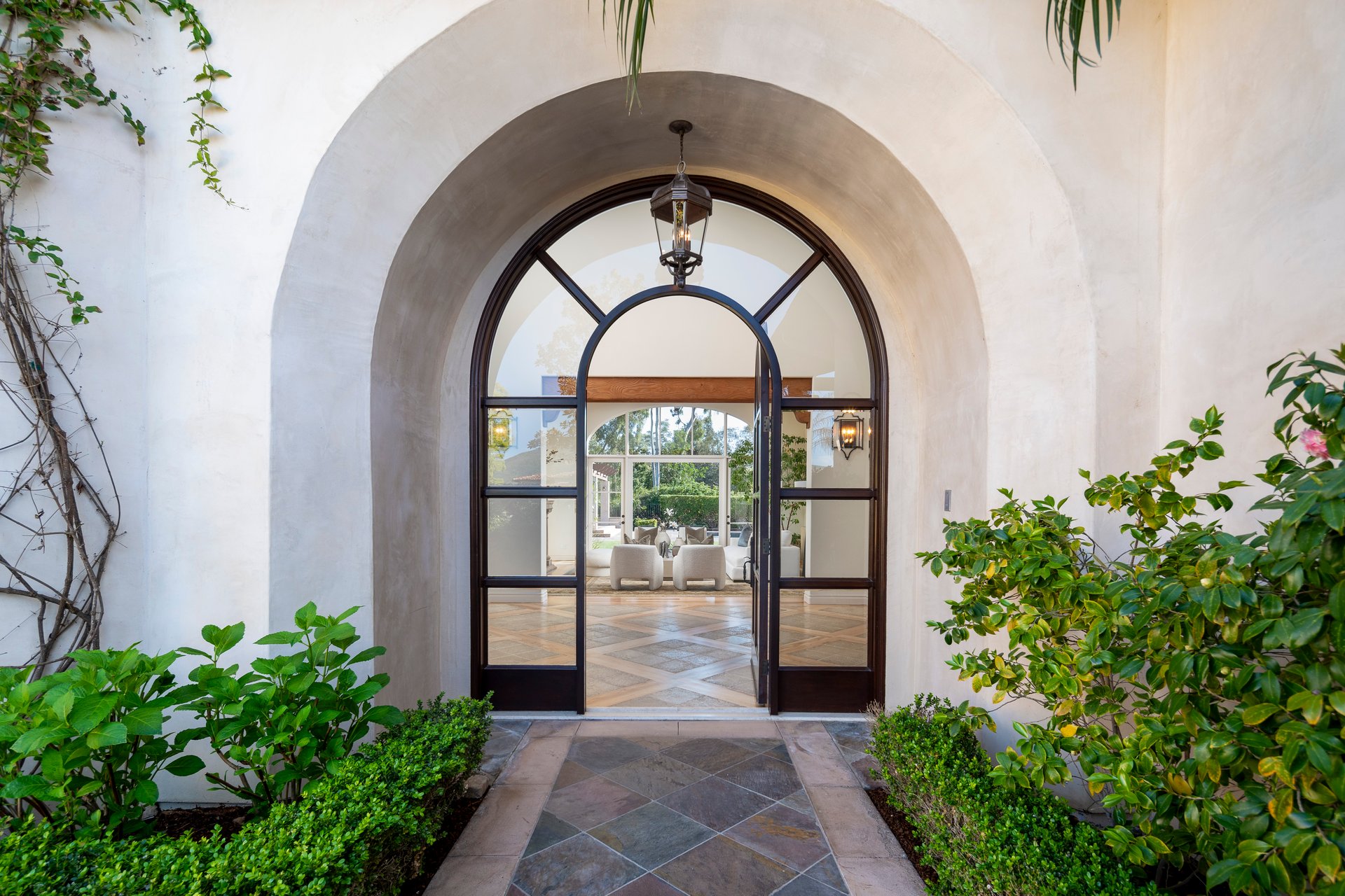 Luxury Living Redefined: Executive Rental in The Bridges