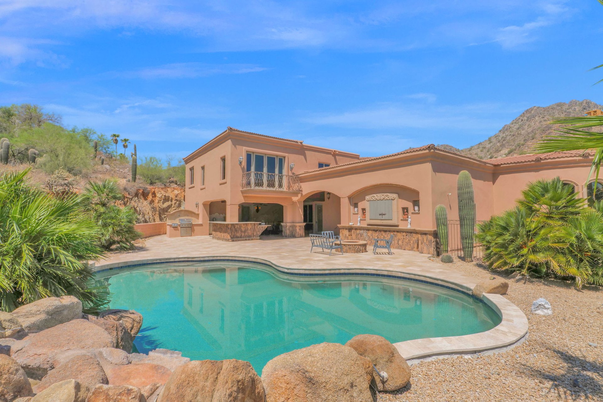 4141 E LAKESIDE Lane