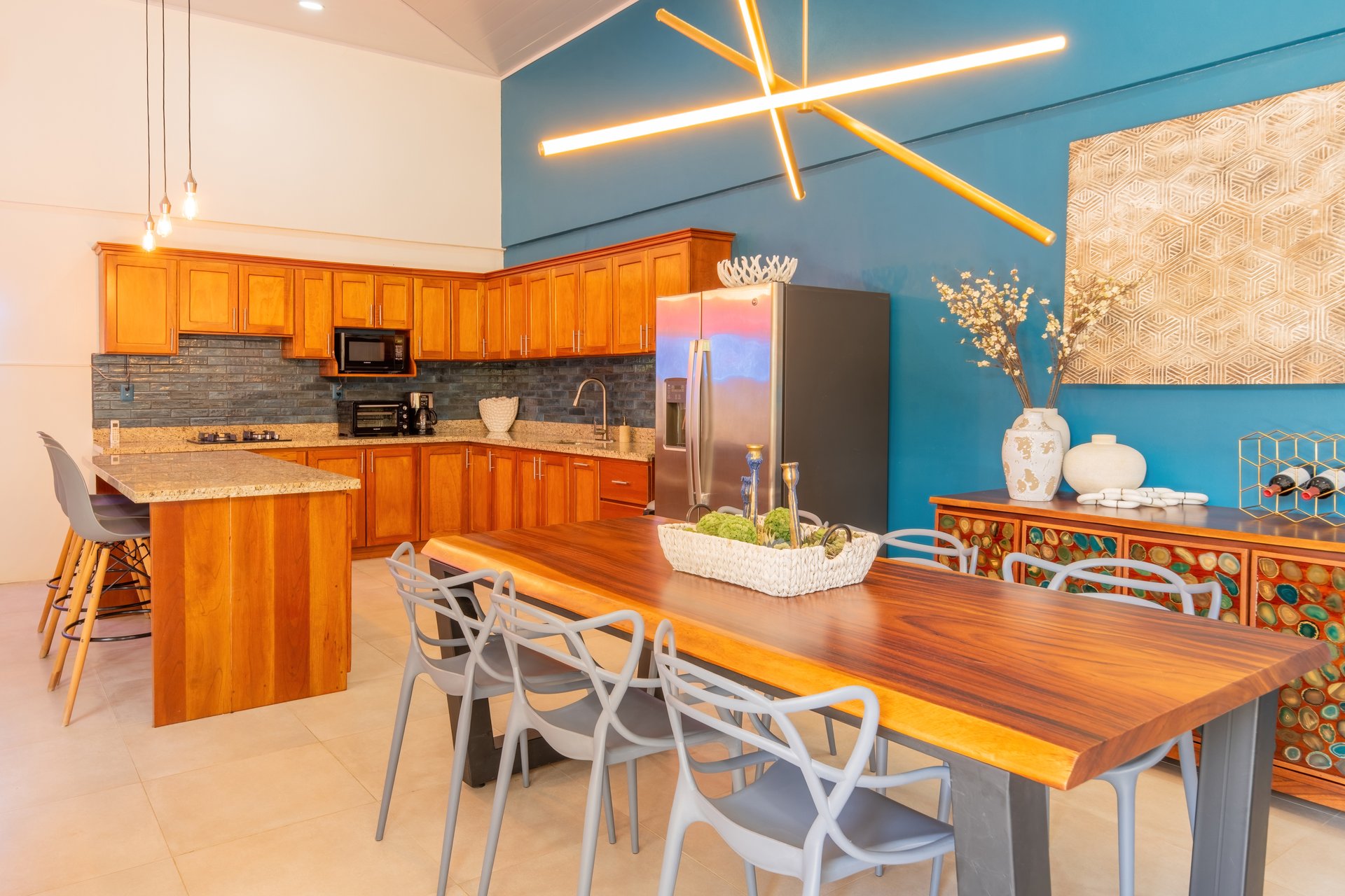 3 Bedroom Stylish Oasis, Close to the Beach and the Uvita River!