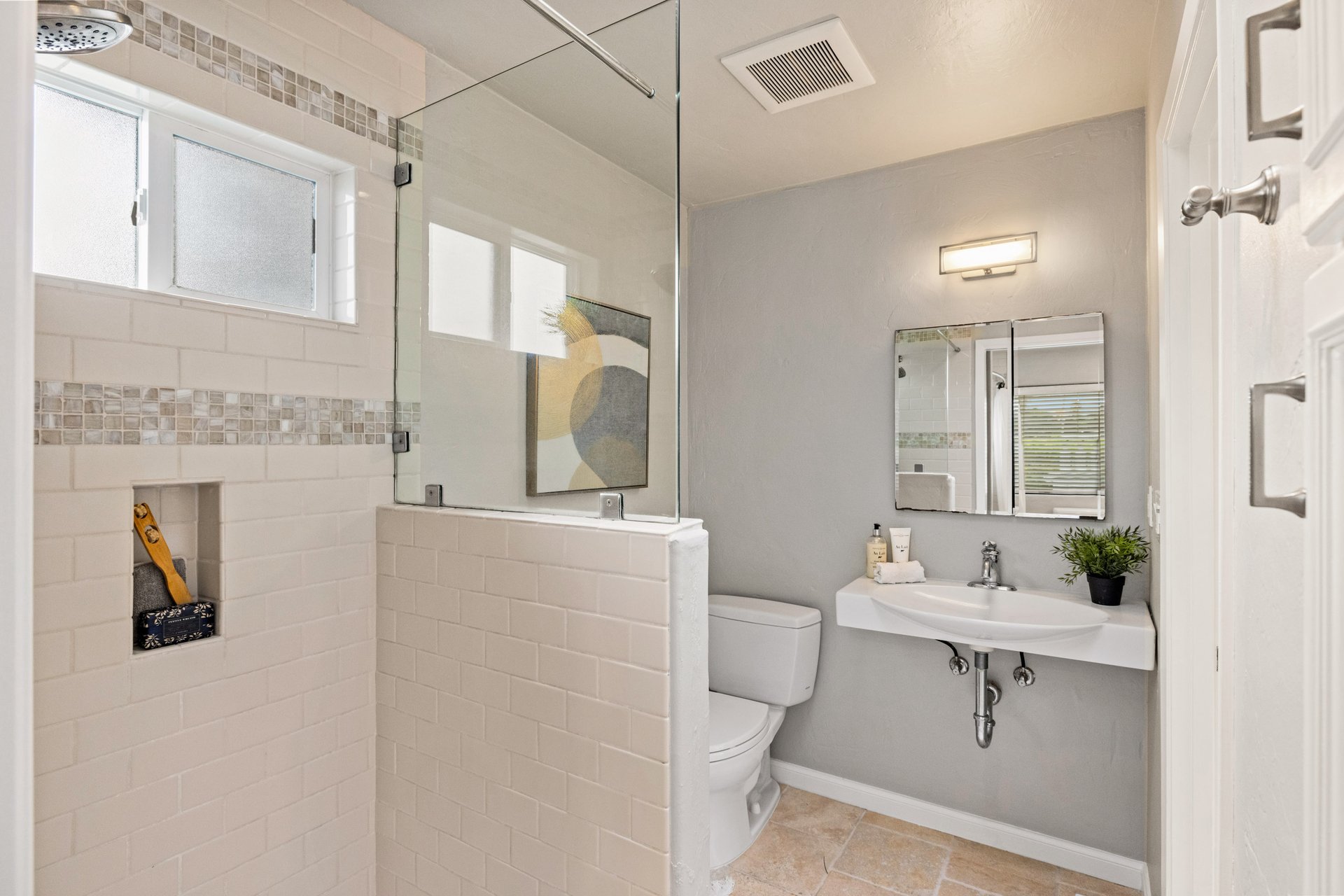 Monterey Sunbelt Living - 303 Del Robles Ave