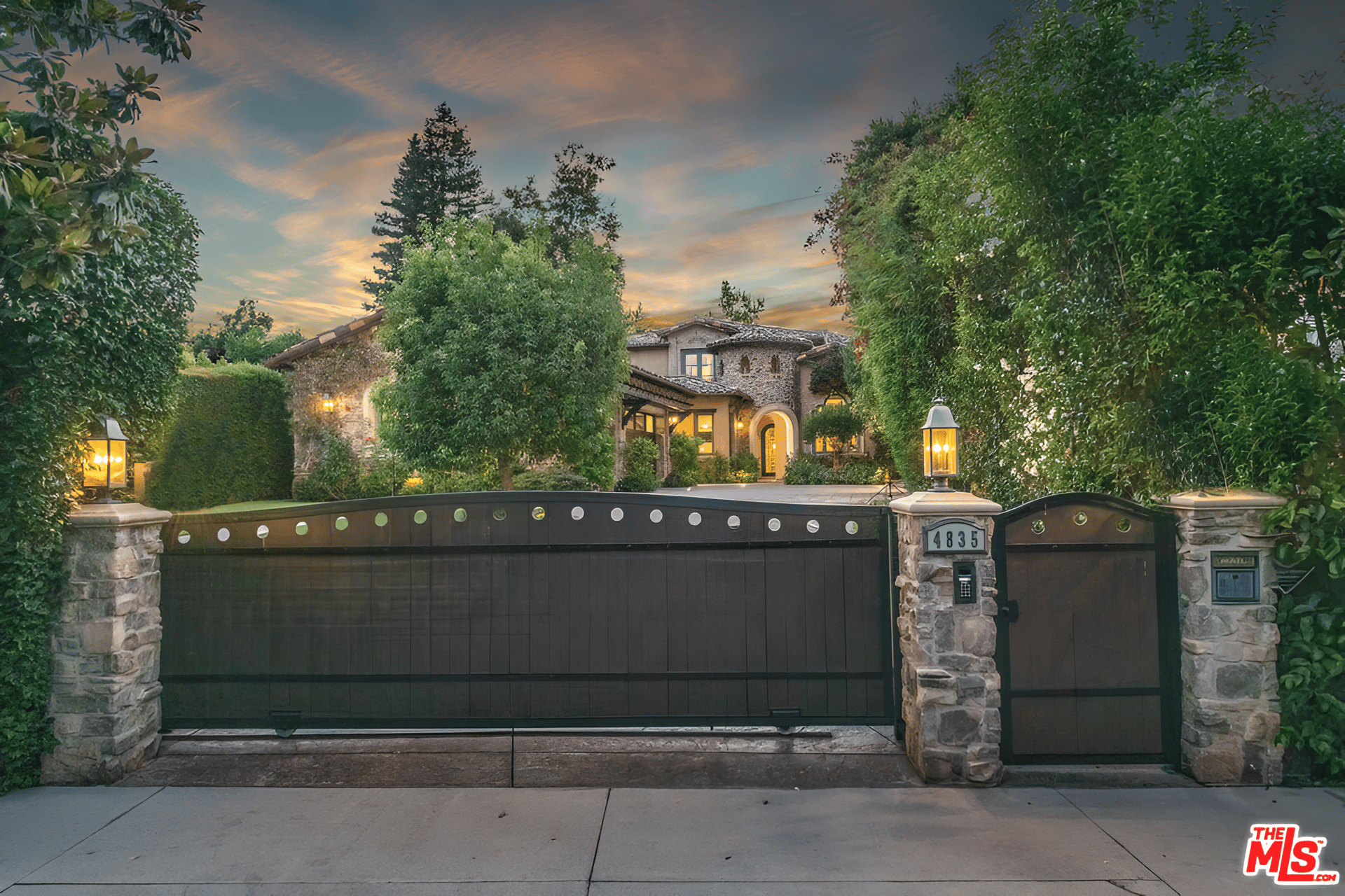 4835 Oak Park Ave