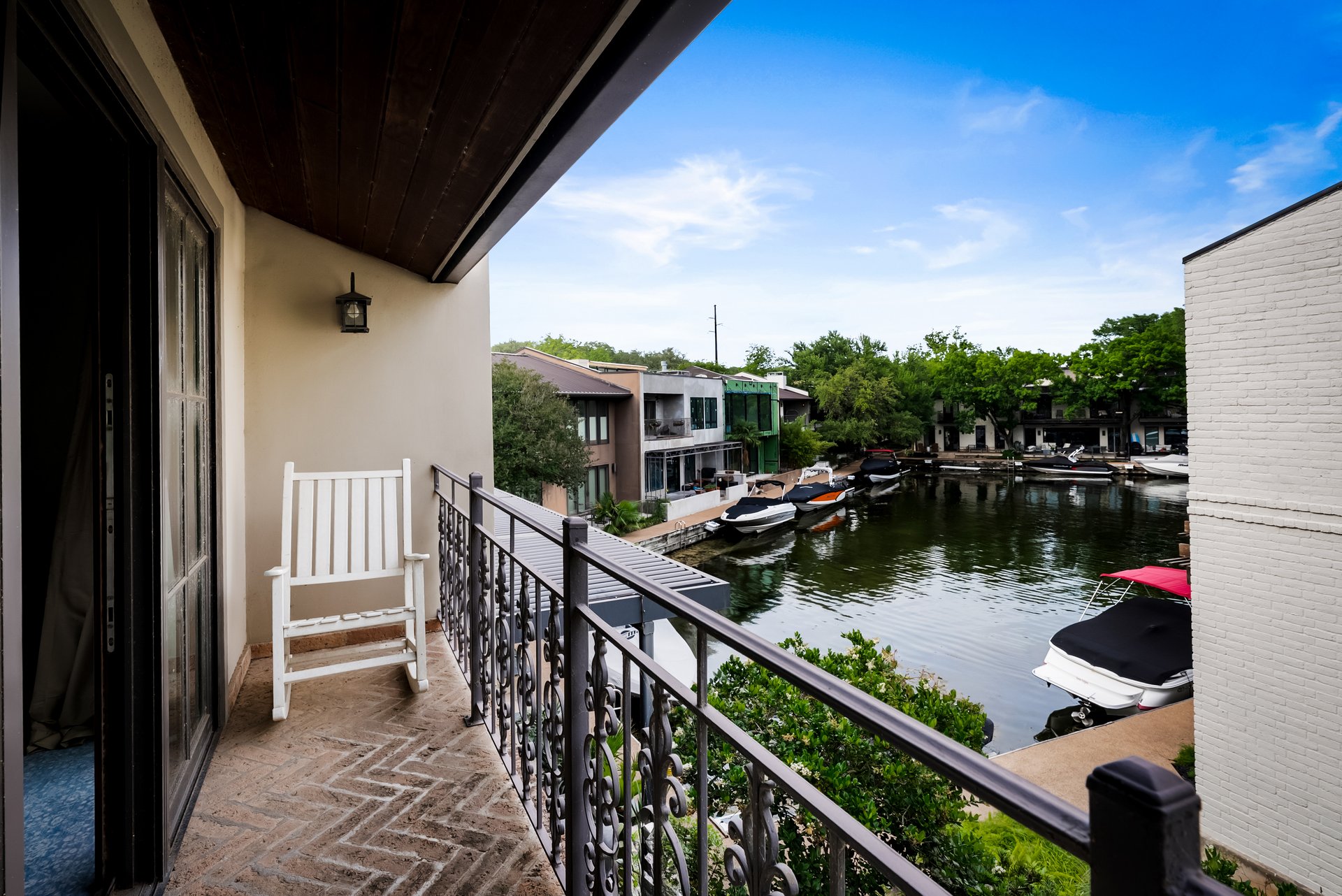 2433 Westlake Drive