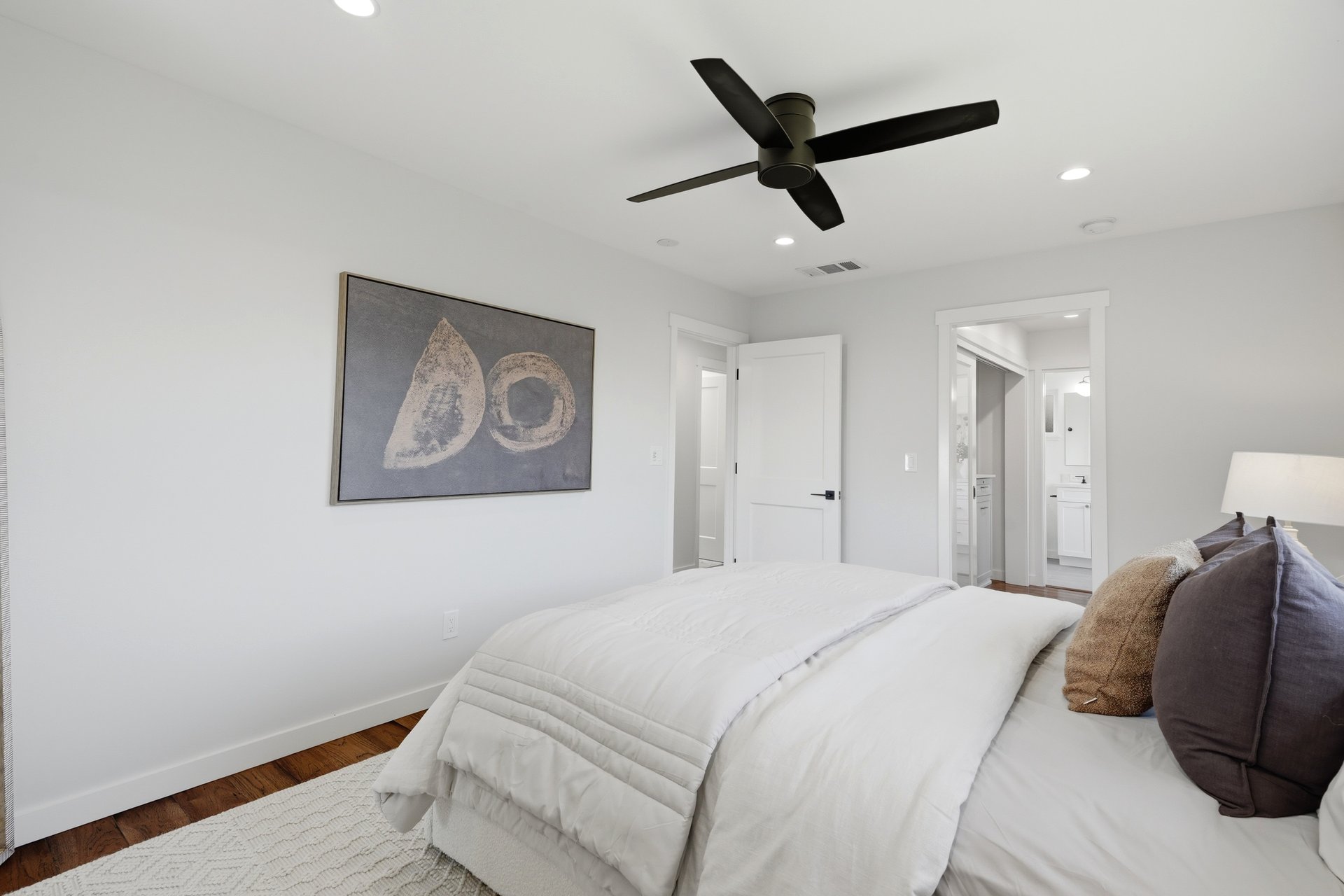 2133 Santa Cruz AVE
