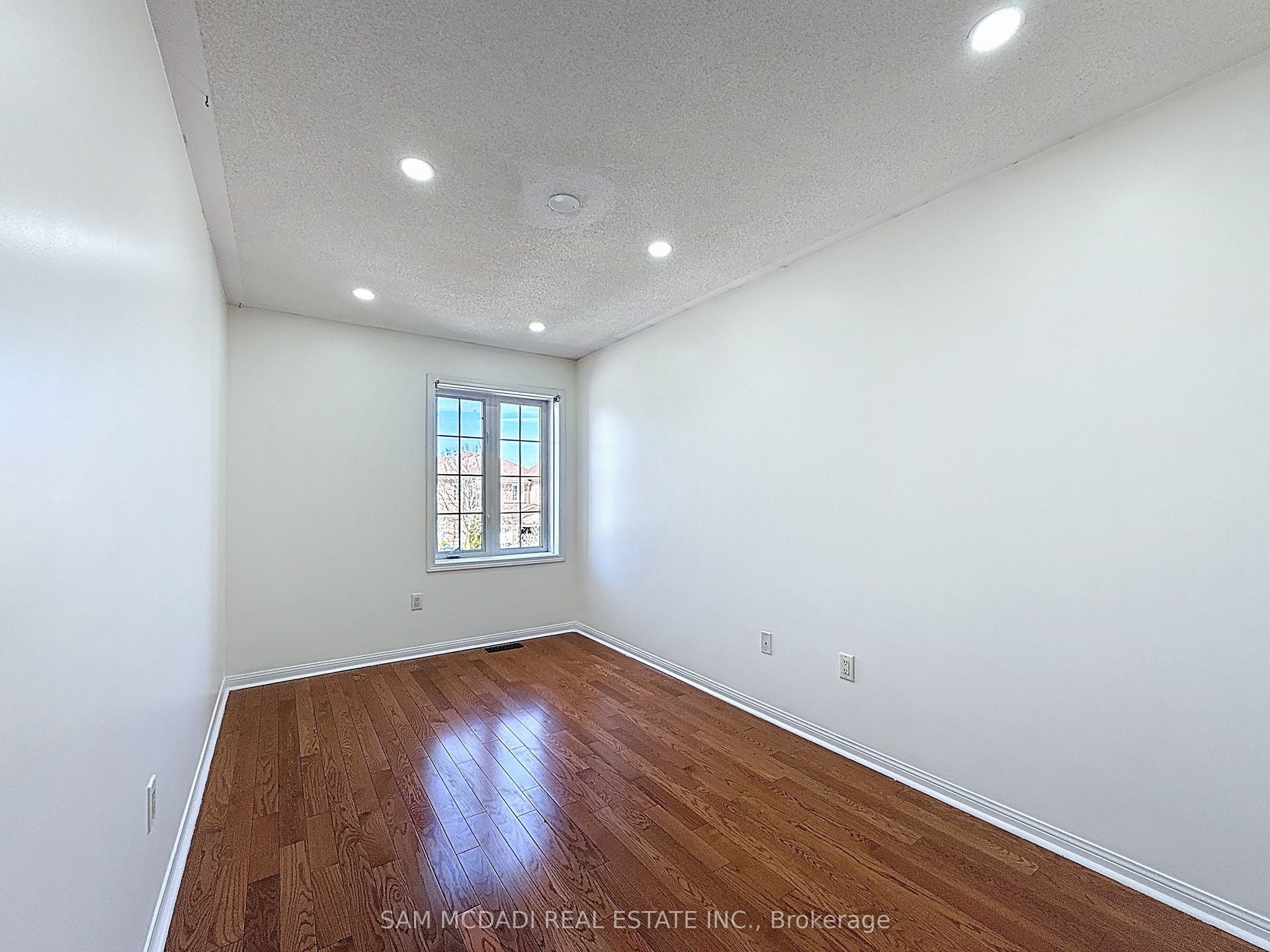 1354 Weir Chase 