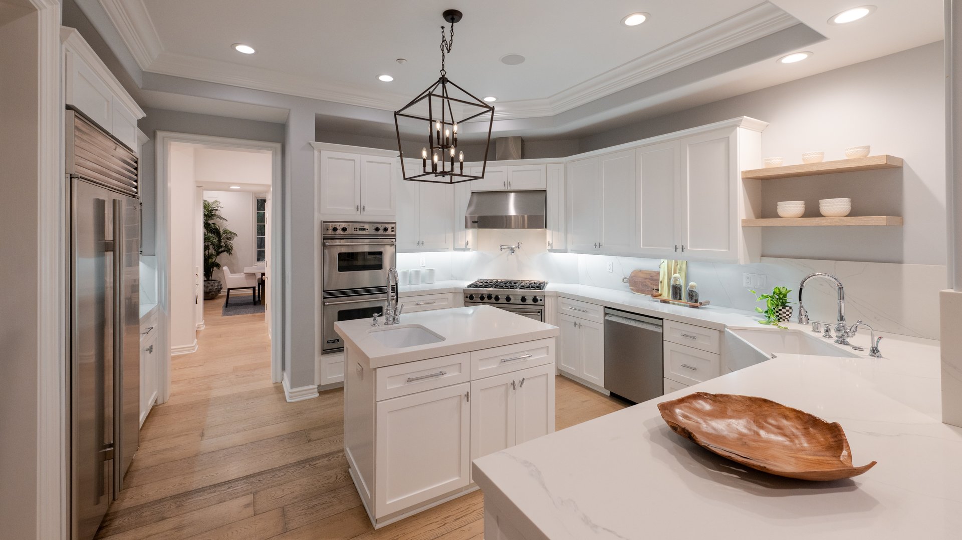 3686 Benedict Canyon Ln, Sherman Oaks 