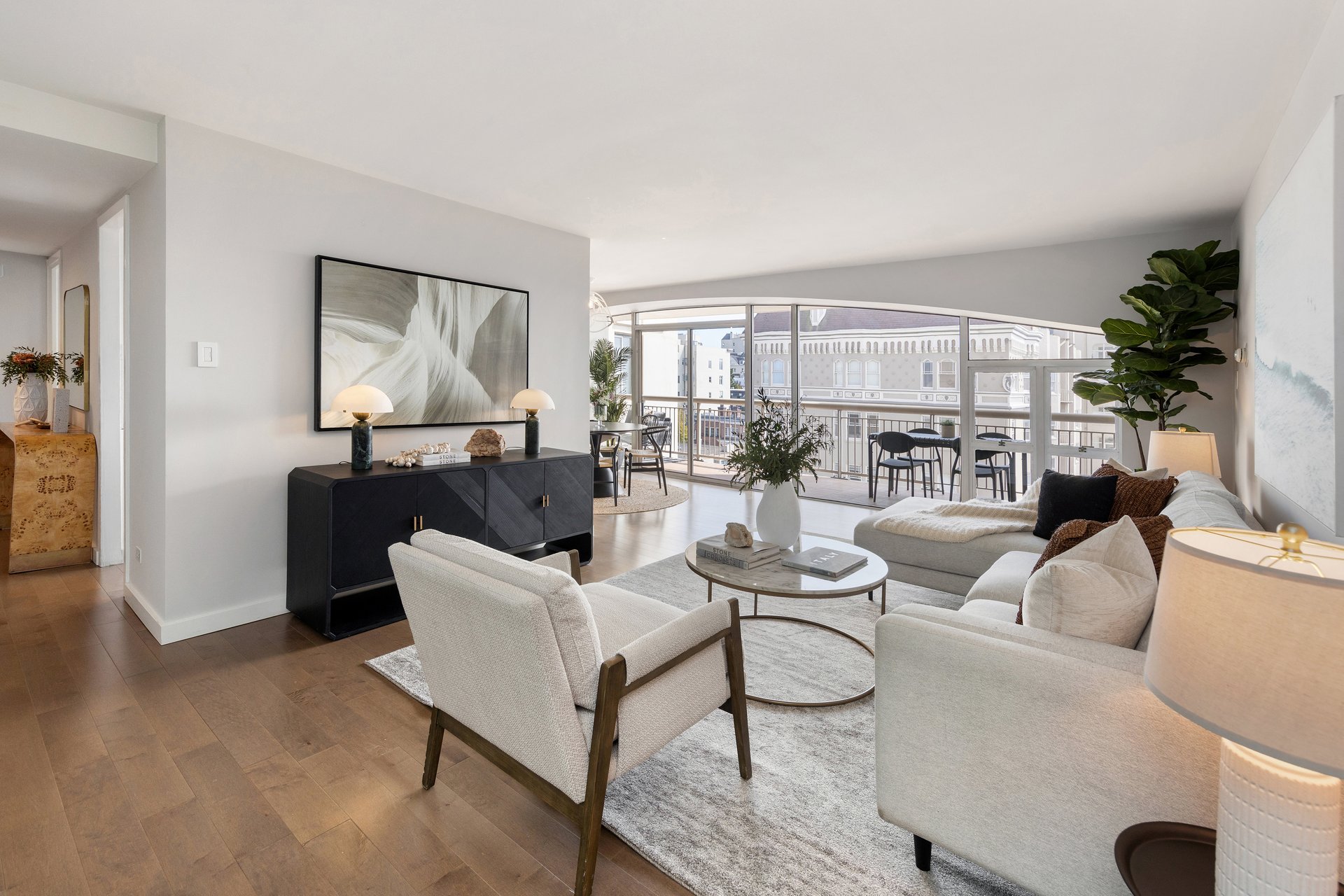 Contemporary Pacific Heights 1 Bedroom + Den