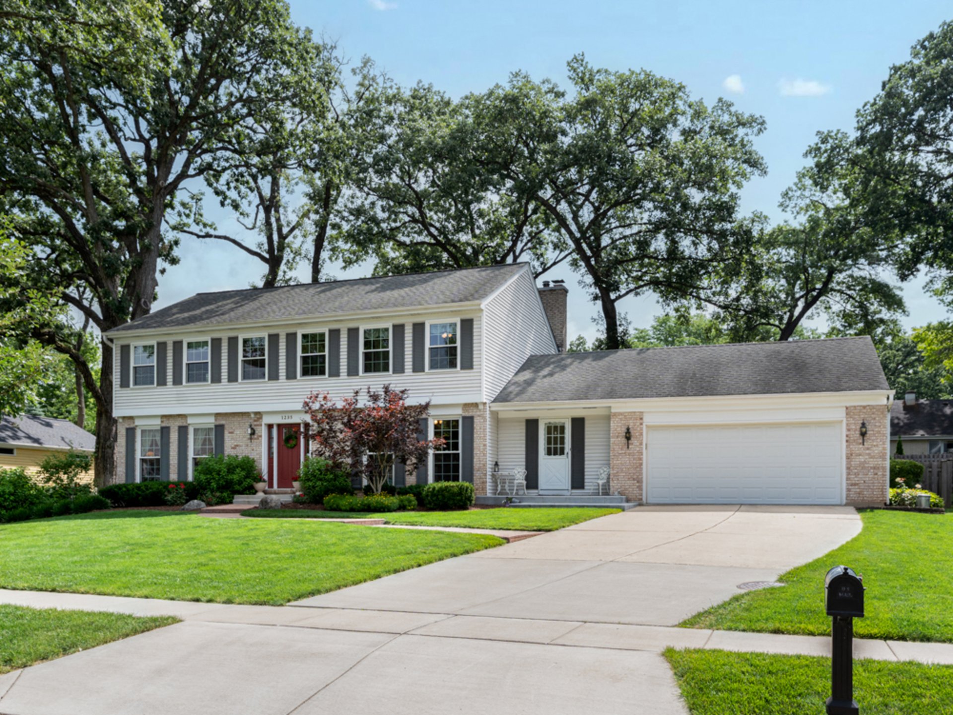 1235  Pin Oak Court