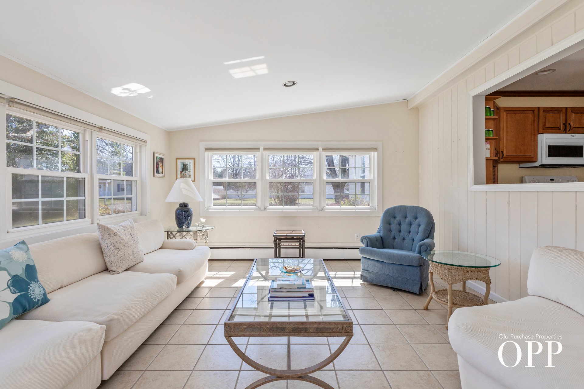 WELL-MAINTAINED RANCH CLOSE TO EVERYTHING