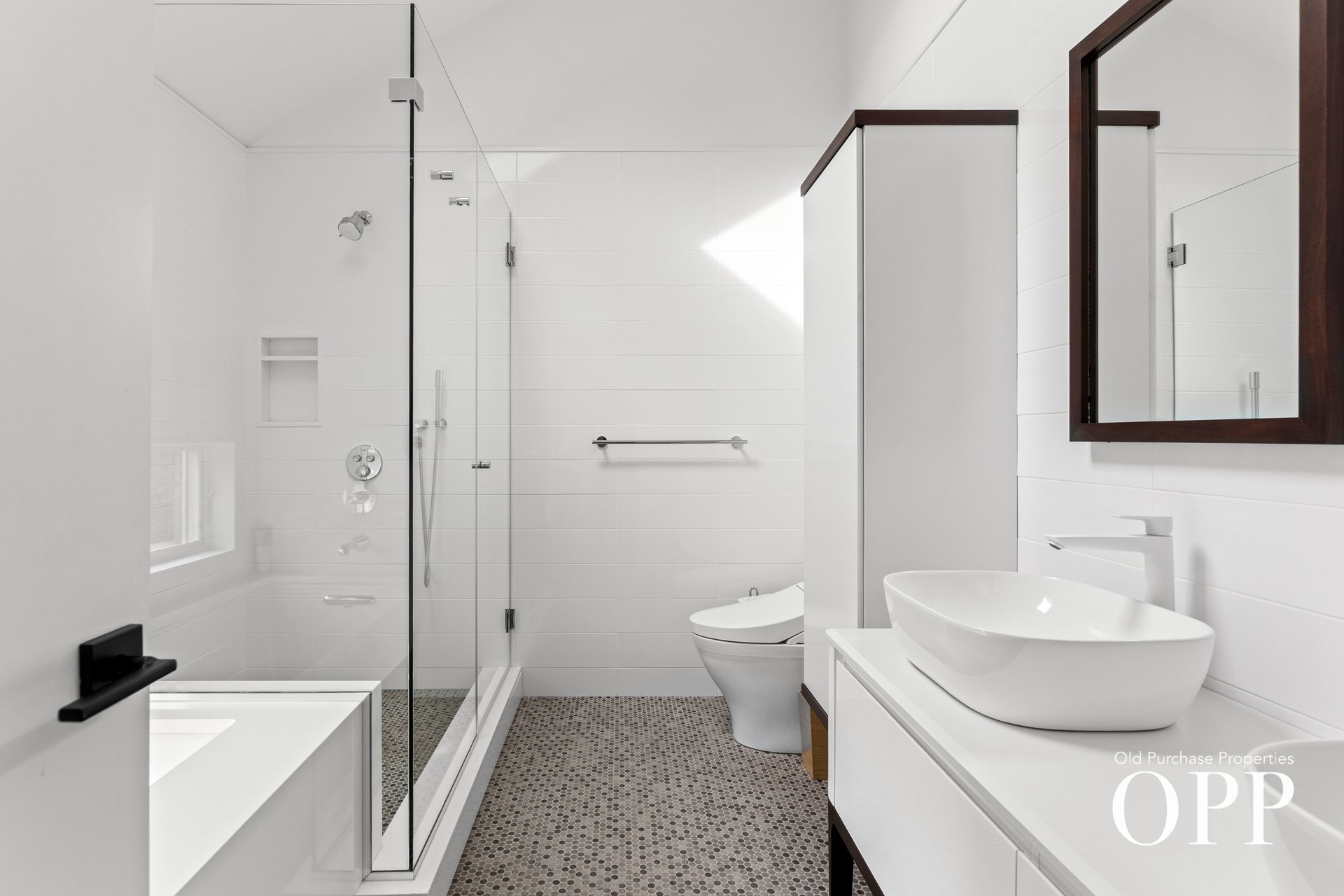 A MODERN SANCTUARY IN AN EXQUISITE LOCATION