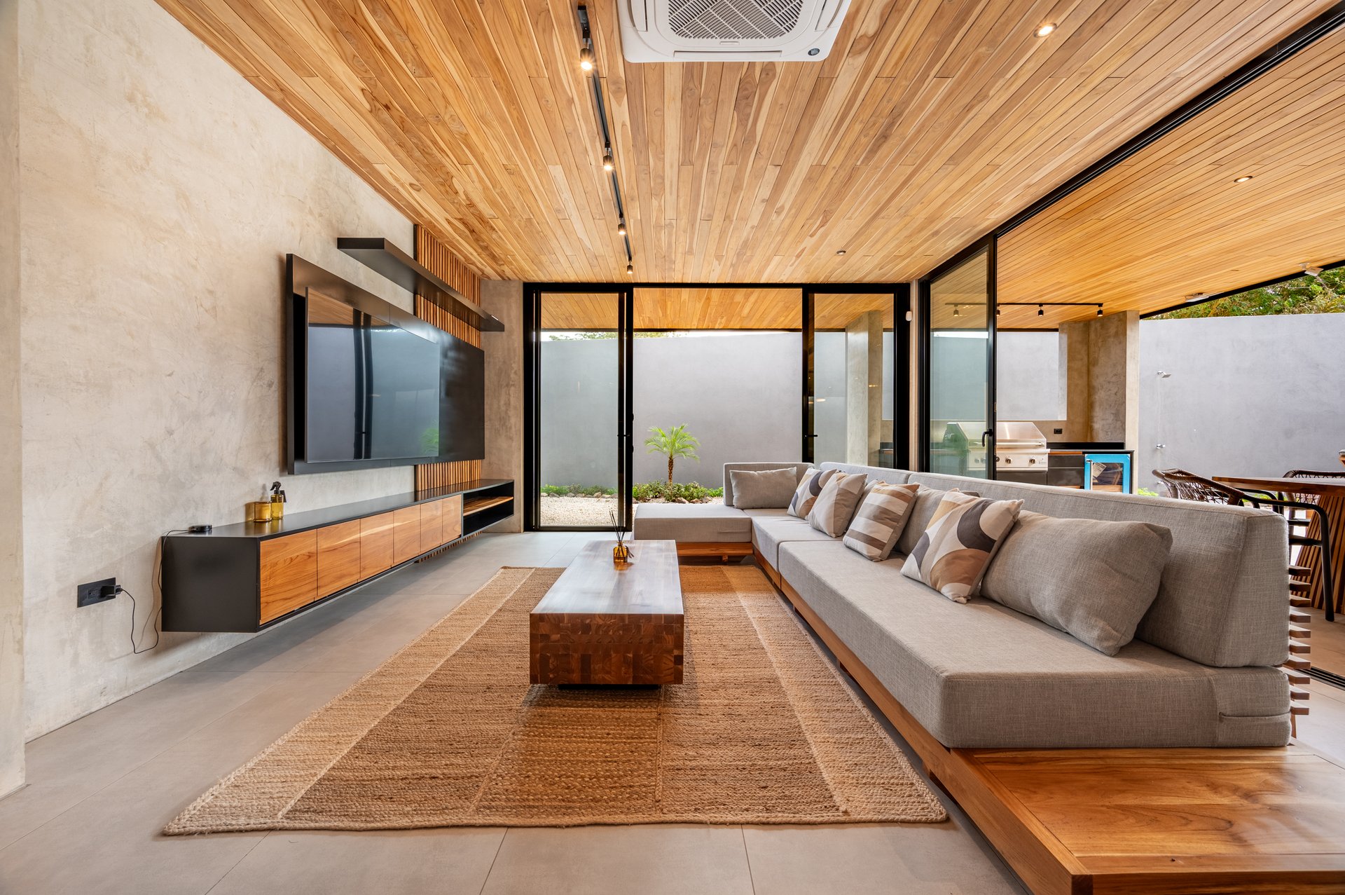 Casa Uchuva | Architectural Harmony of Wood, Stone, and Light