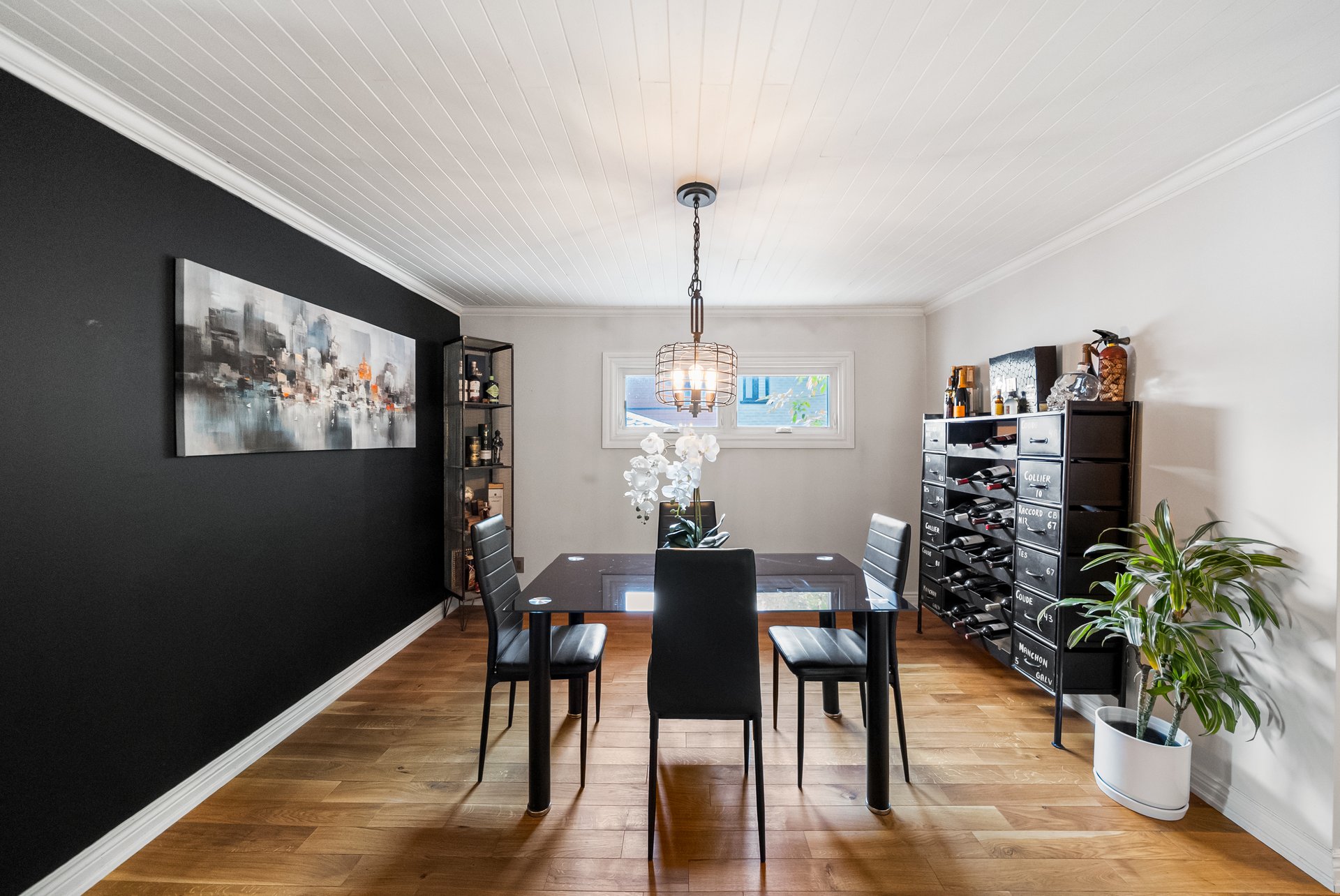 1141 Lakeshore Rd W