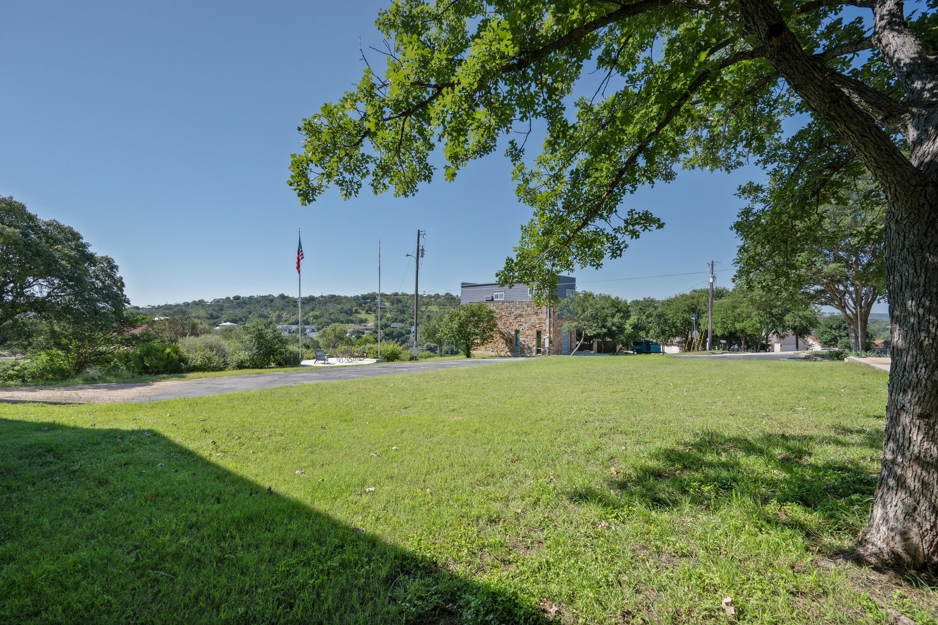 401 Crestview Drive and 309 Cliff Circle
