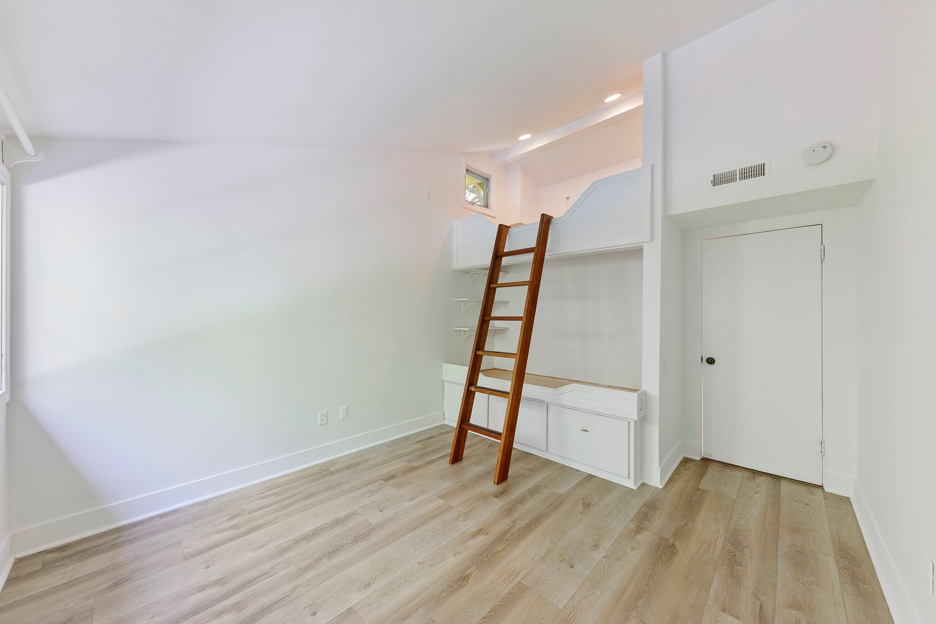 Spacious Malibu West Mid Century