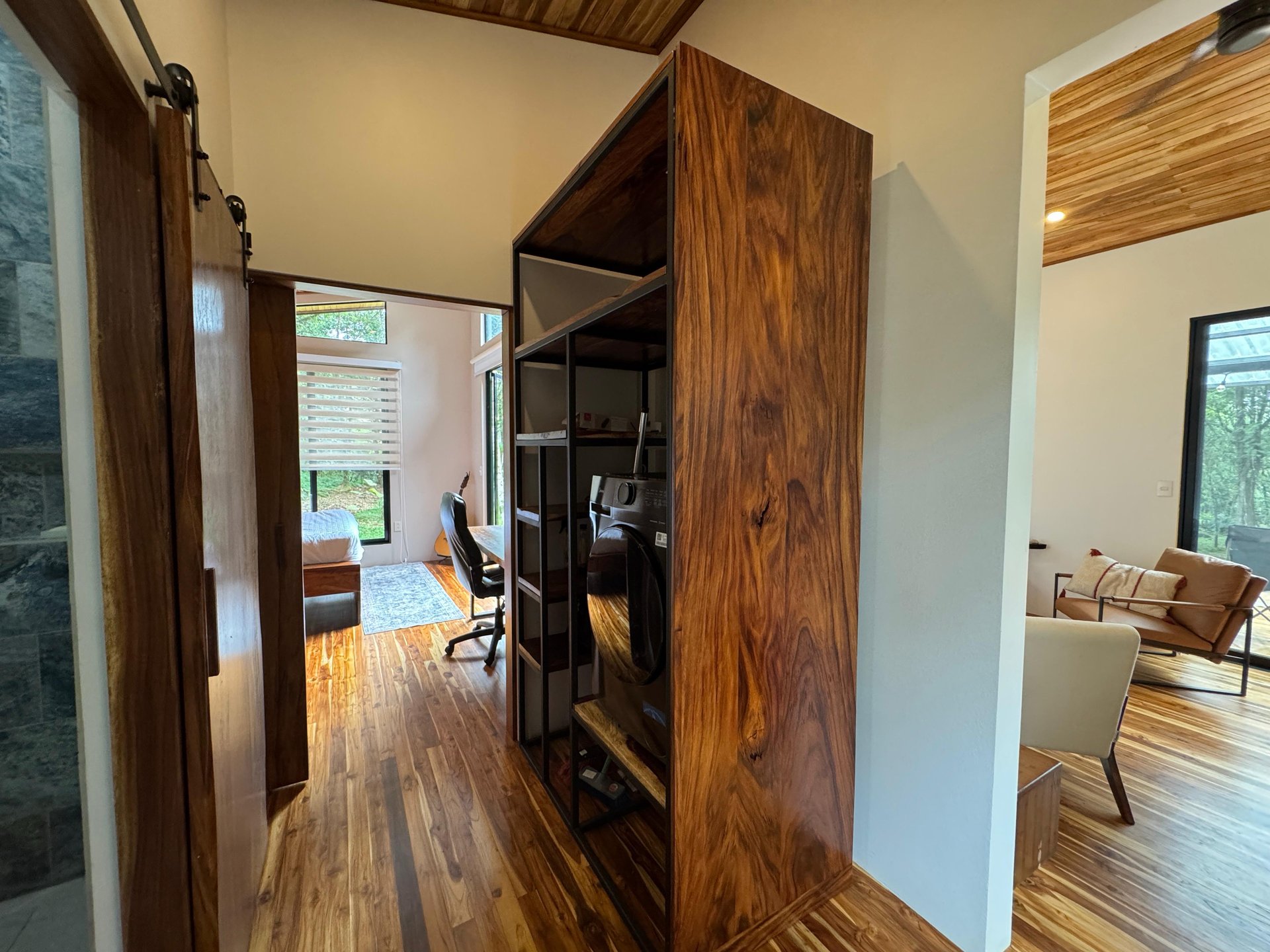 Costa Rica Mountain Retreat – 1.8 ha with Luxury Cabin, Private Lake & Riverfront