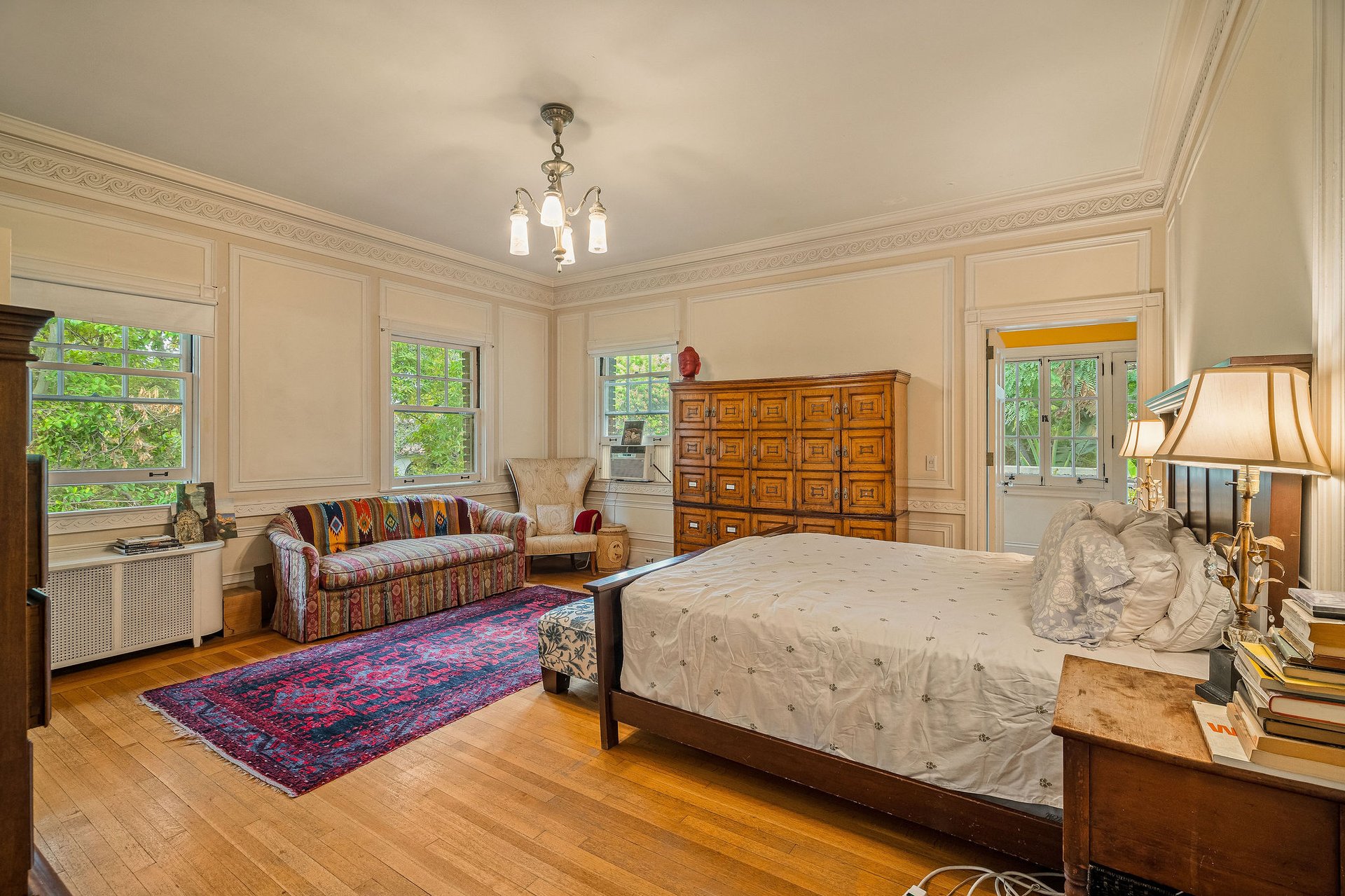 1130 Westchester Pl