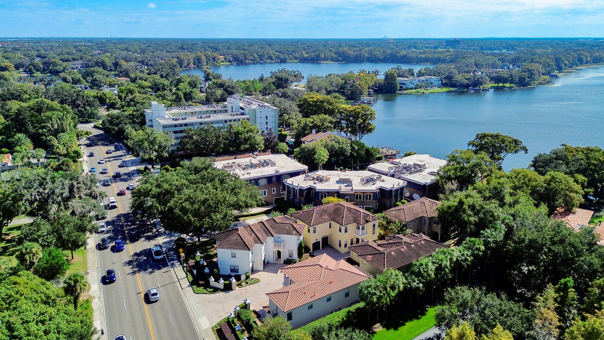 Spacious Winter Park Lakefront Condo in Perle du Lac
