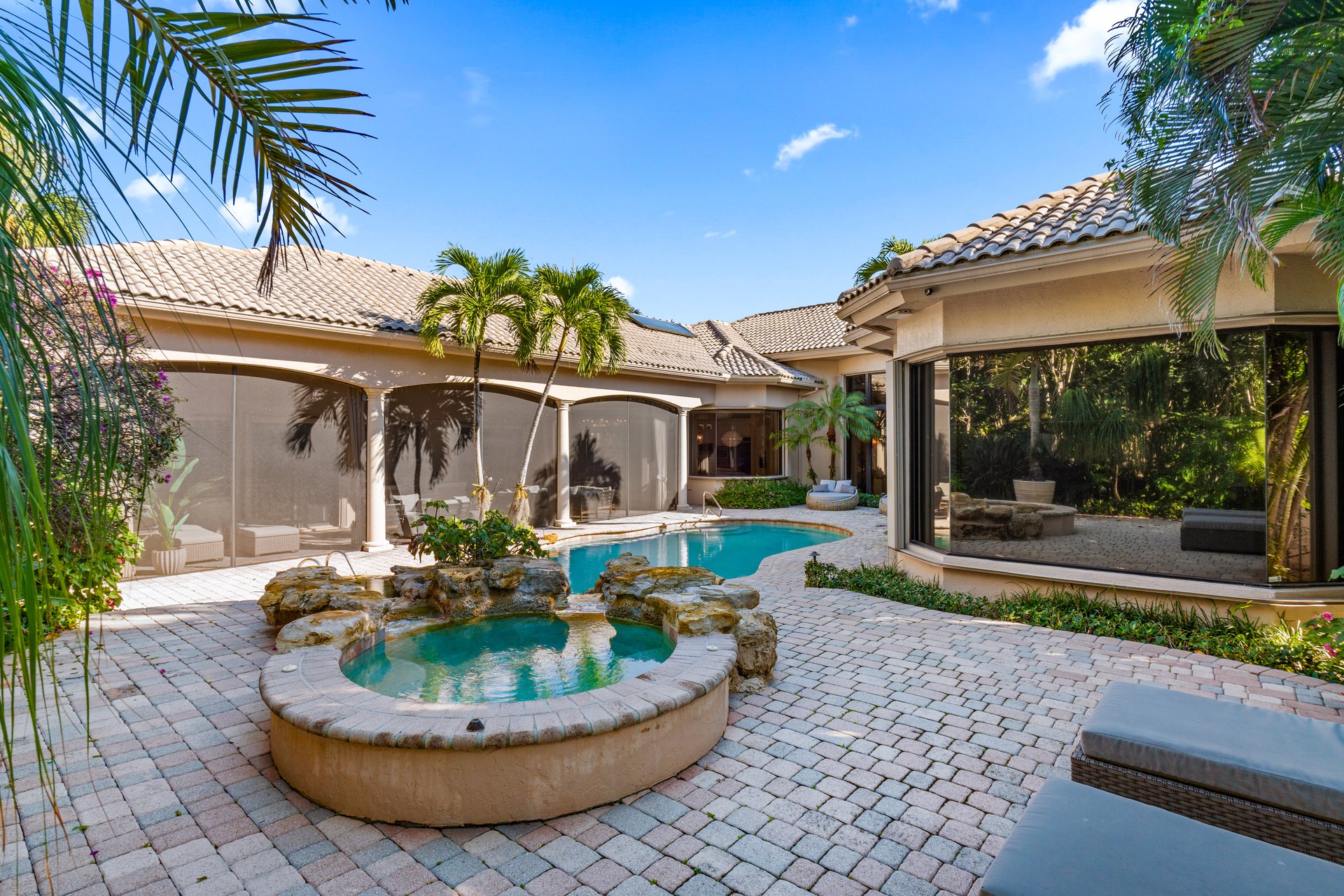 5848 Vintage Oaks Circle