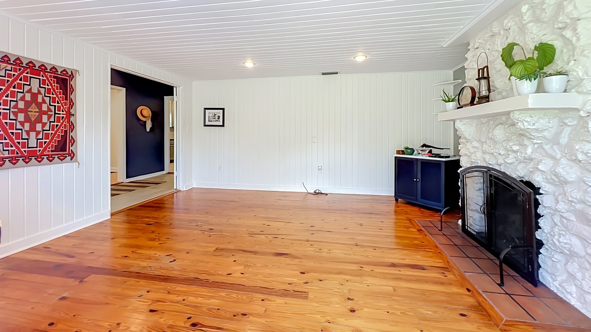 Three-Bedroom Two-Bathroom Bungalow in Orlando's Beverly Shores