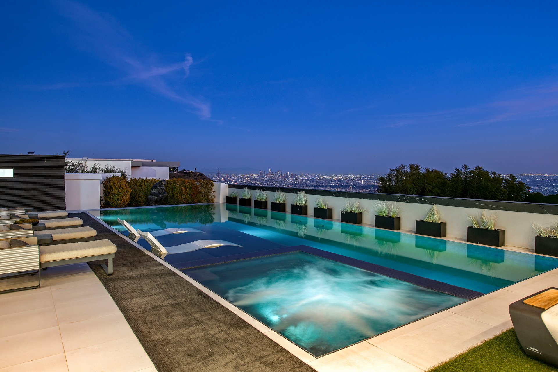 2301 Hercules Dr, Hollywood Hills