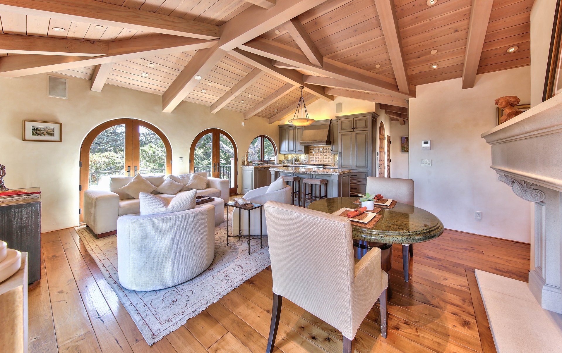 Carmel Penthouse - Luxury Rental