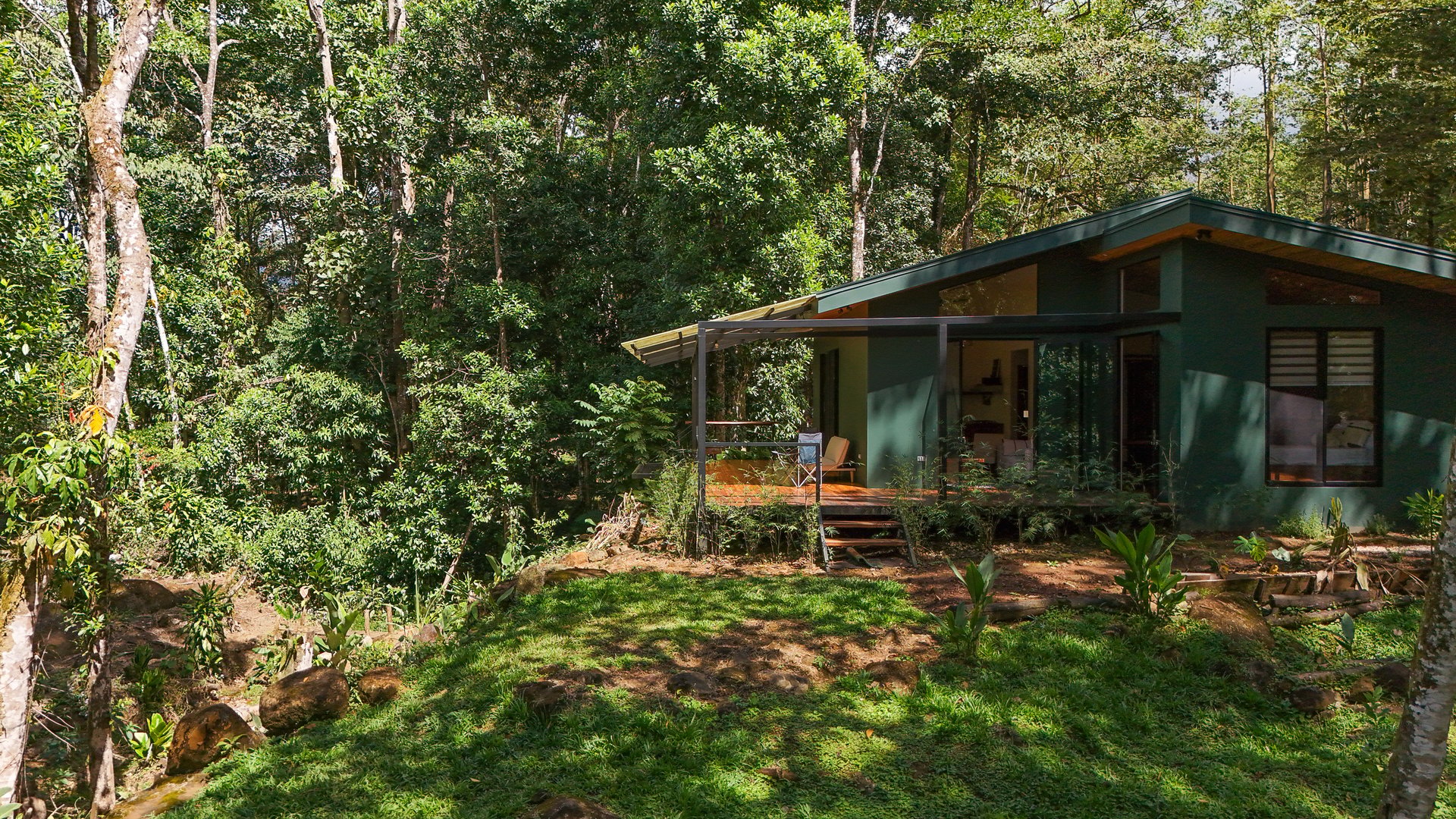 Costa Rica Mountain Retreat – 1.8 ha with Luxury Cabin, Private Lake & Riverfront