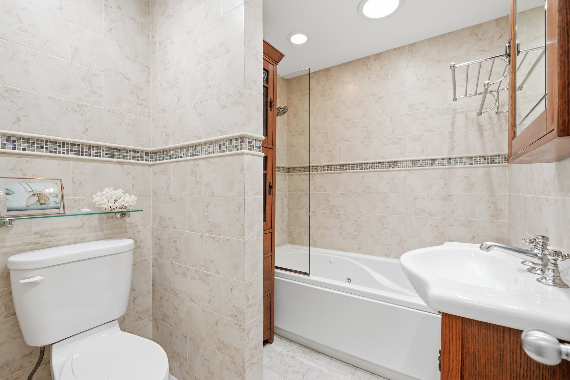 11 Upper Lakeshore Drive