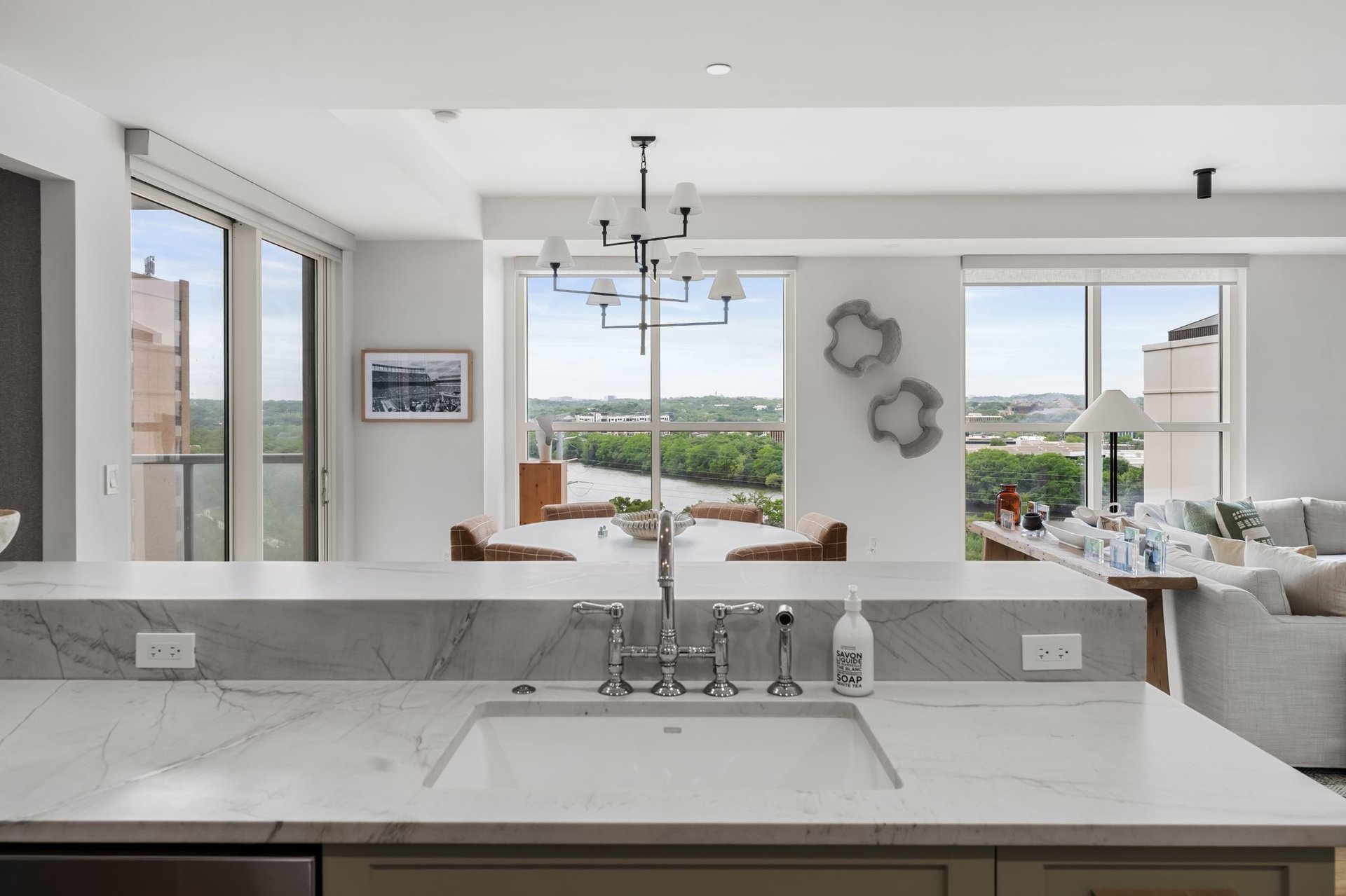 98 San Jacinto Blvd #807