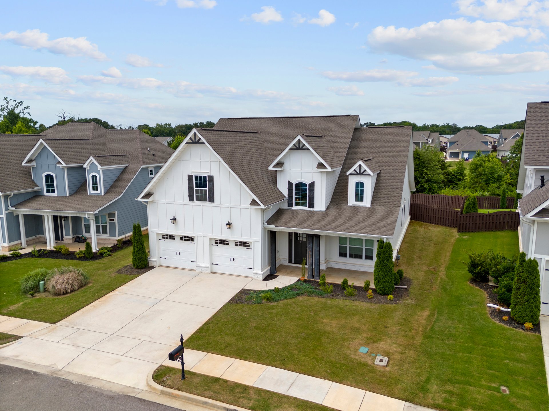 SPACE SPACE SPACE with a Luxury feel! Office AND Bonus Room!Office AND Bonus Room!
