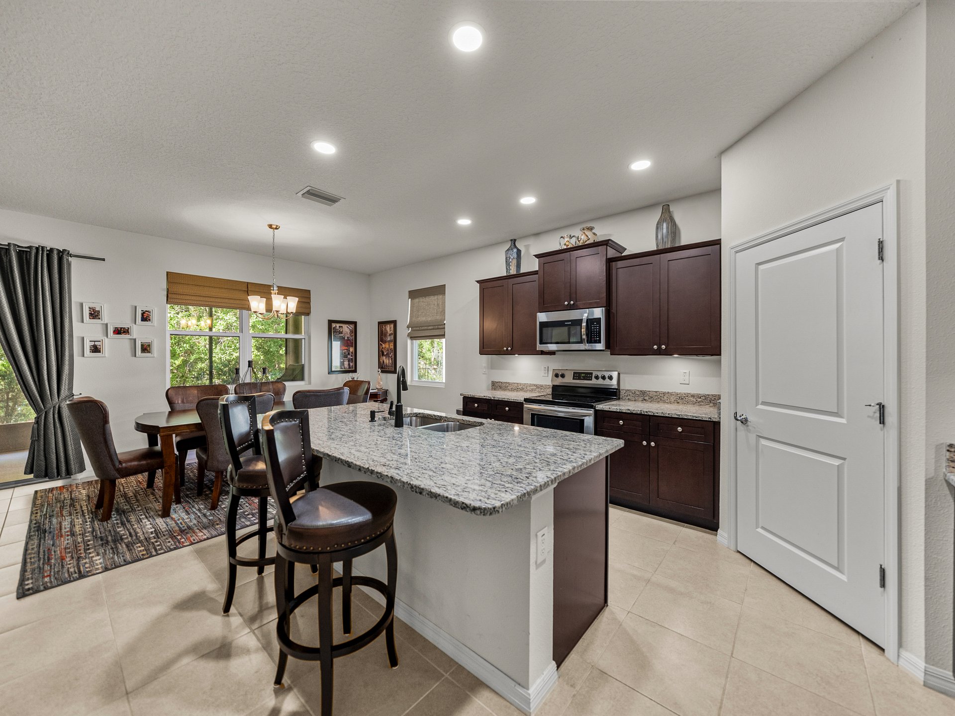 12669 EASTPOINTE DR