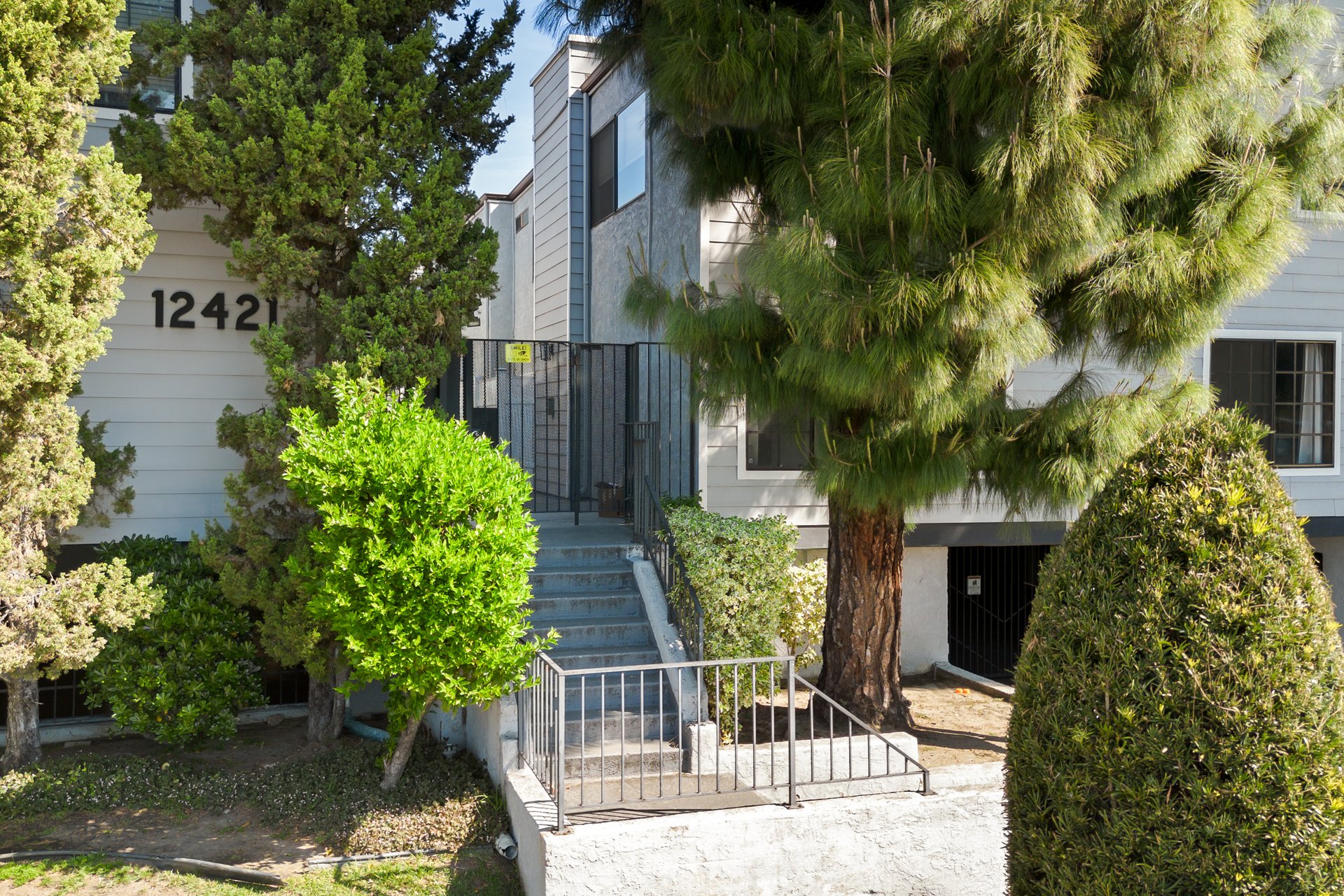 12421 Riverside Dr #4