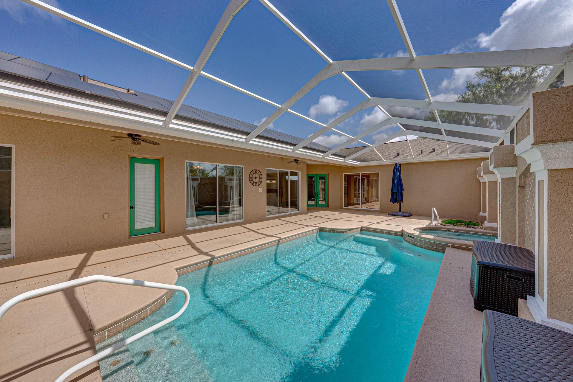 12231 WOODLANDS CIR