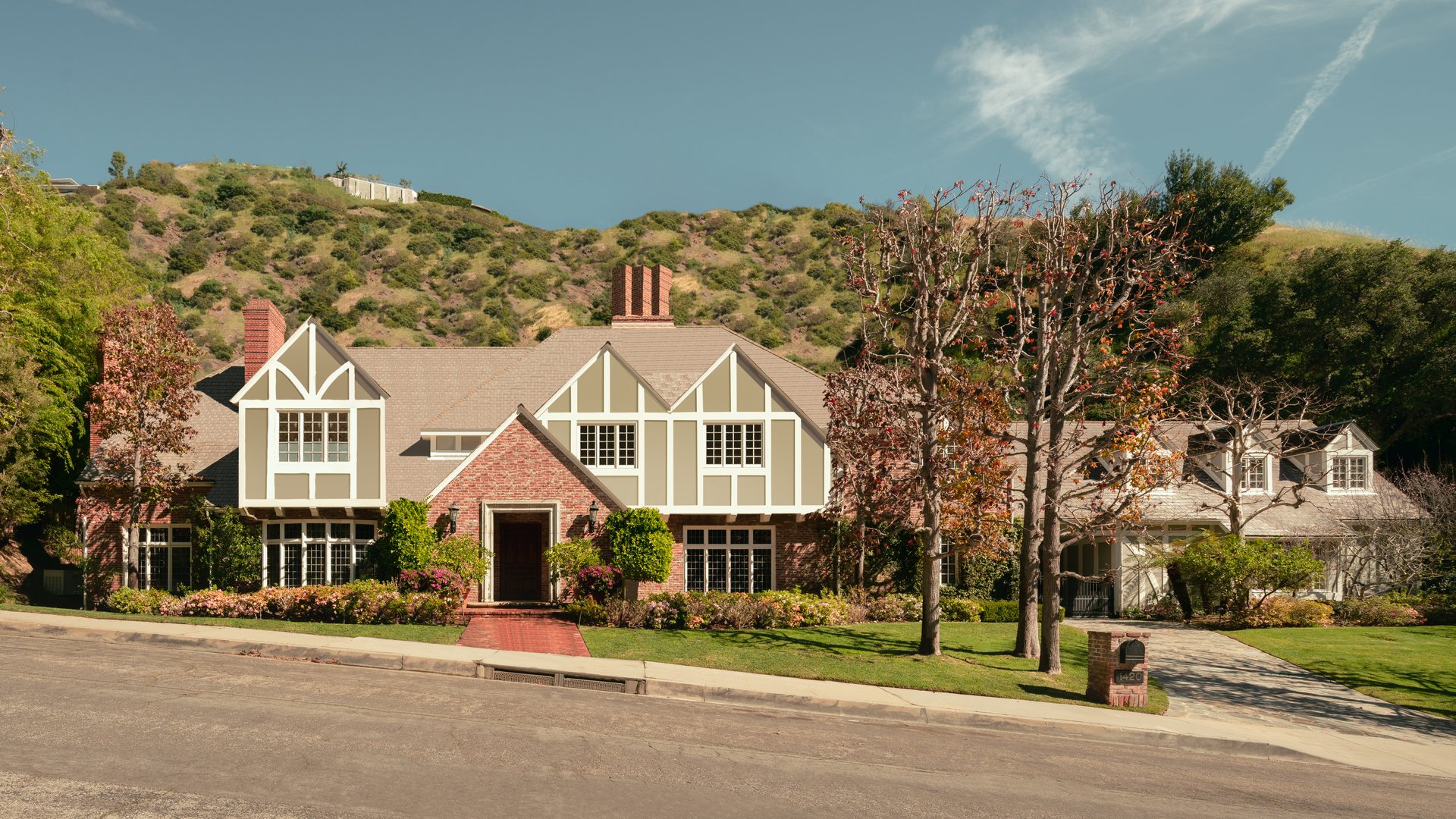 1420 Moraga Dr, Bel Air