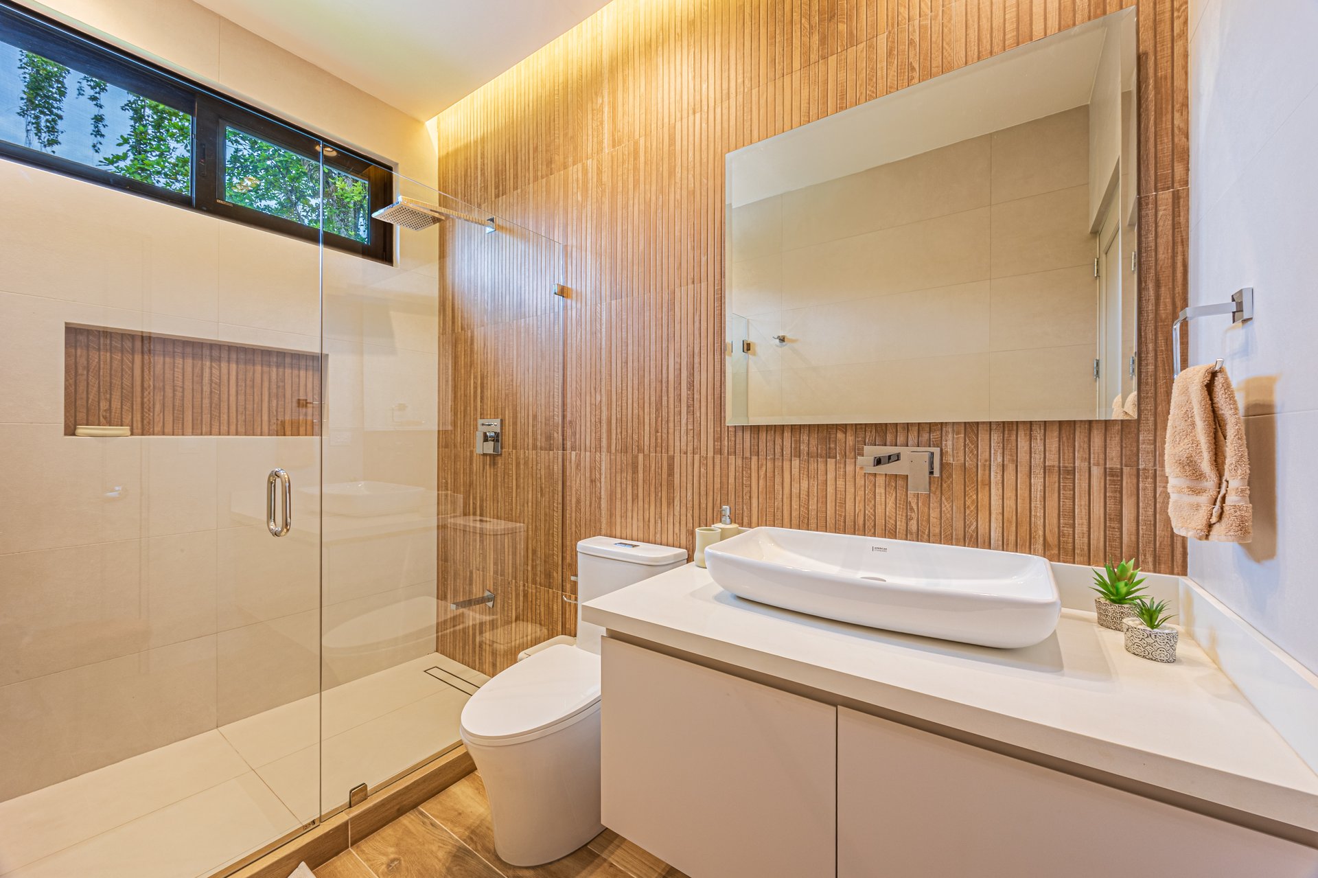 Luxury, Comfort & Investment Potential – Ocean-View Home in Uvita
