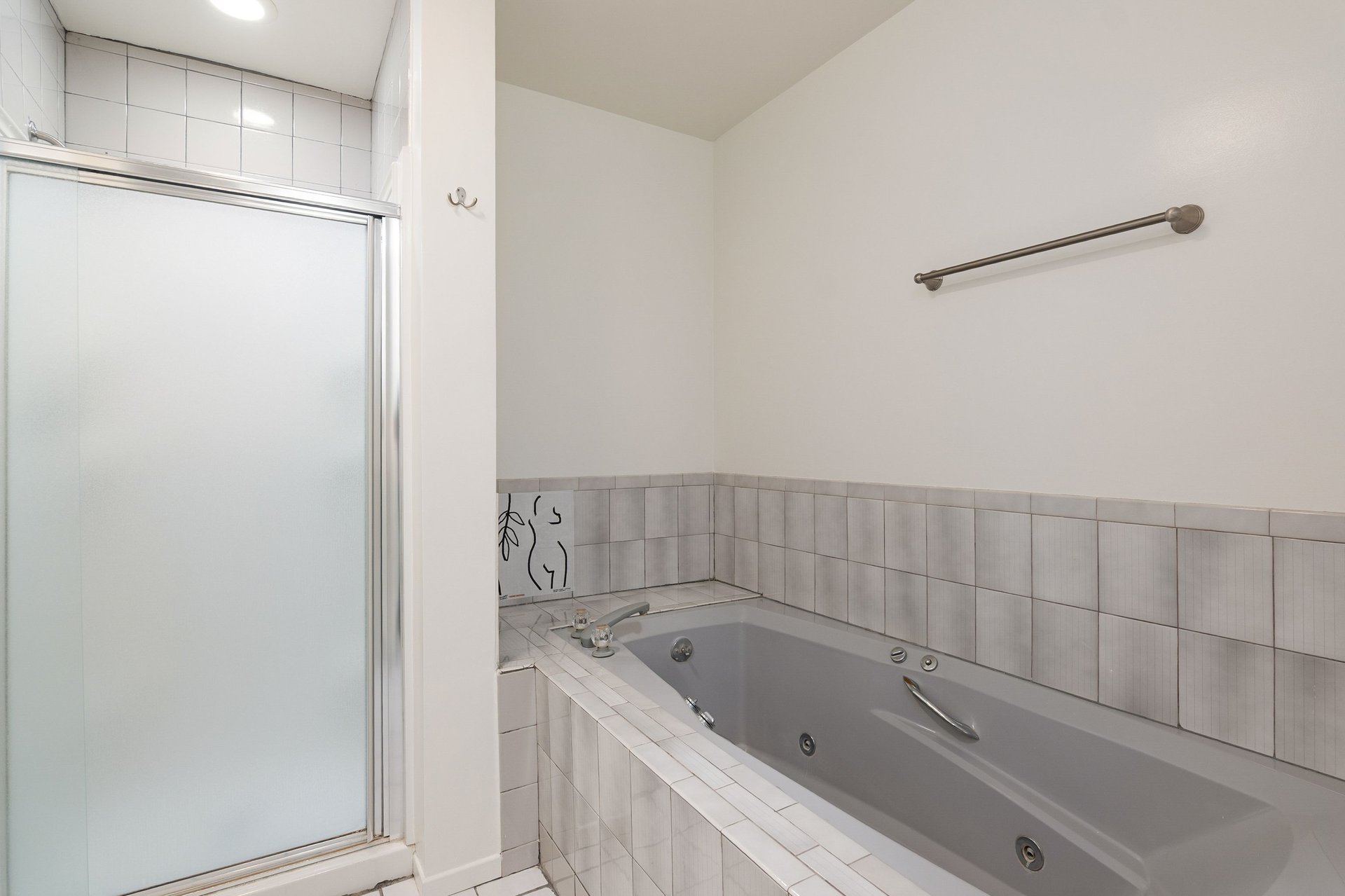 1010 California Ave #307, North of Wilshire