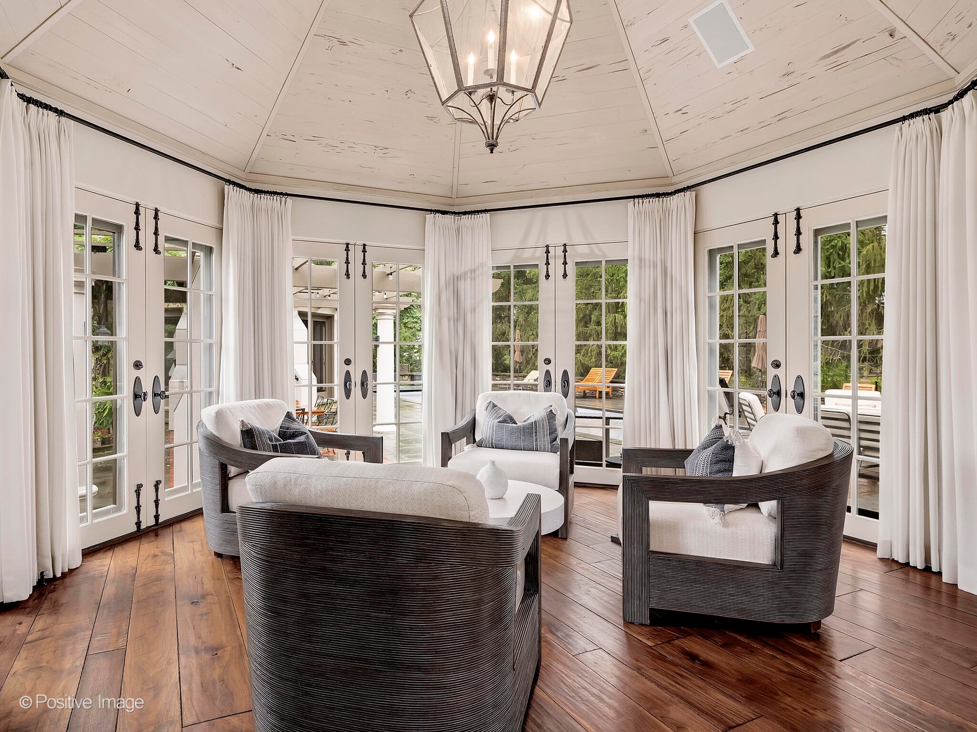 340 E 8th St