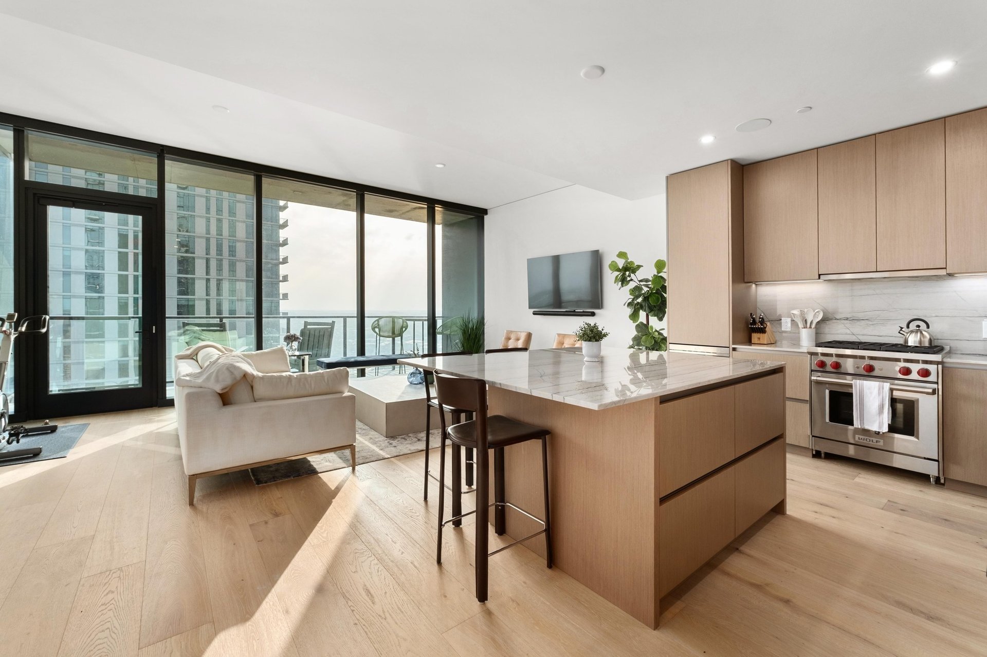 610 Davis Street #3902
