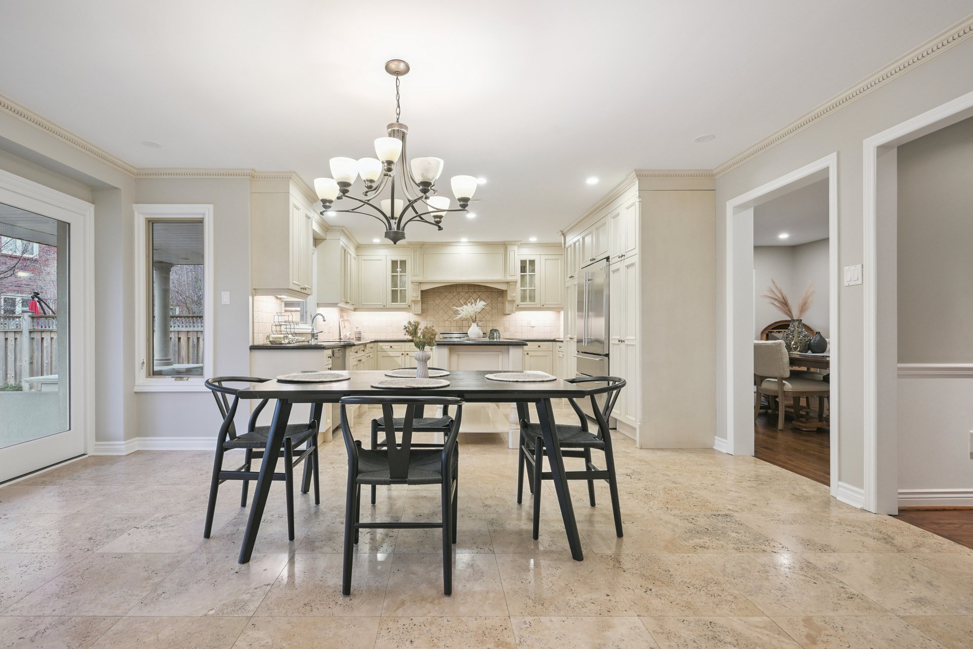 Prestigious Glen Abbey living with a backyard made for summer