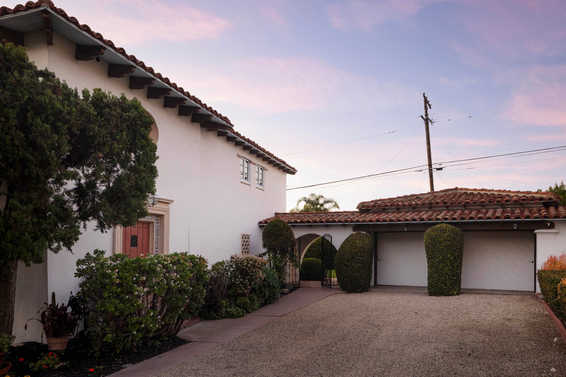 212 W Avenida Valencia