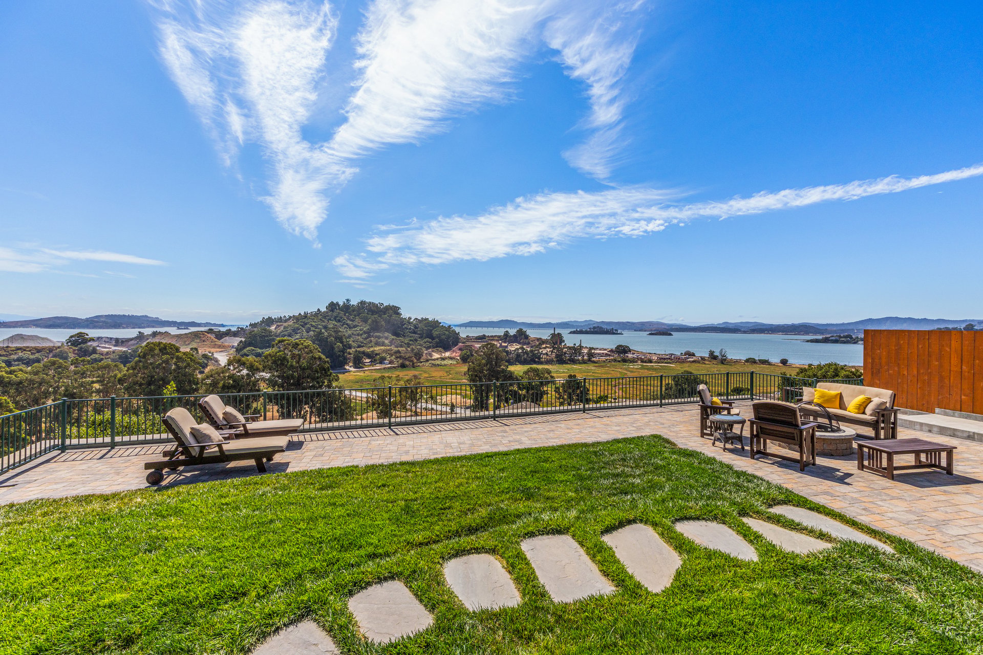 Sunny View Residence in Peacock Gap