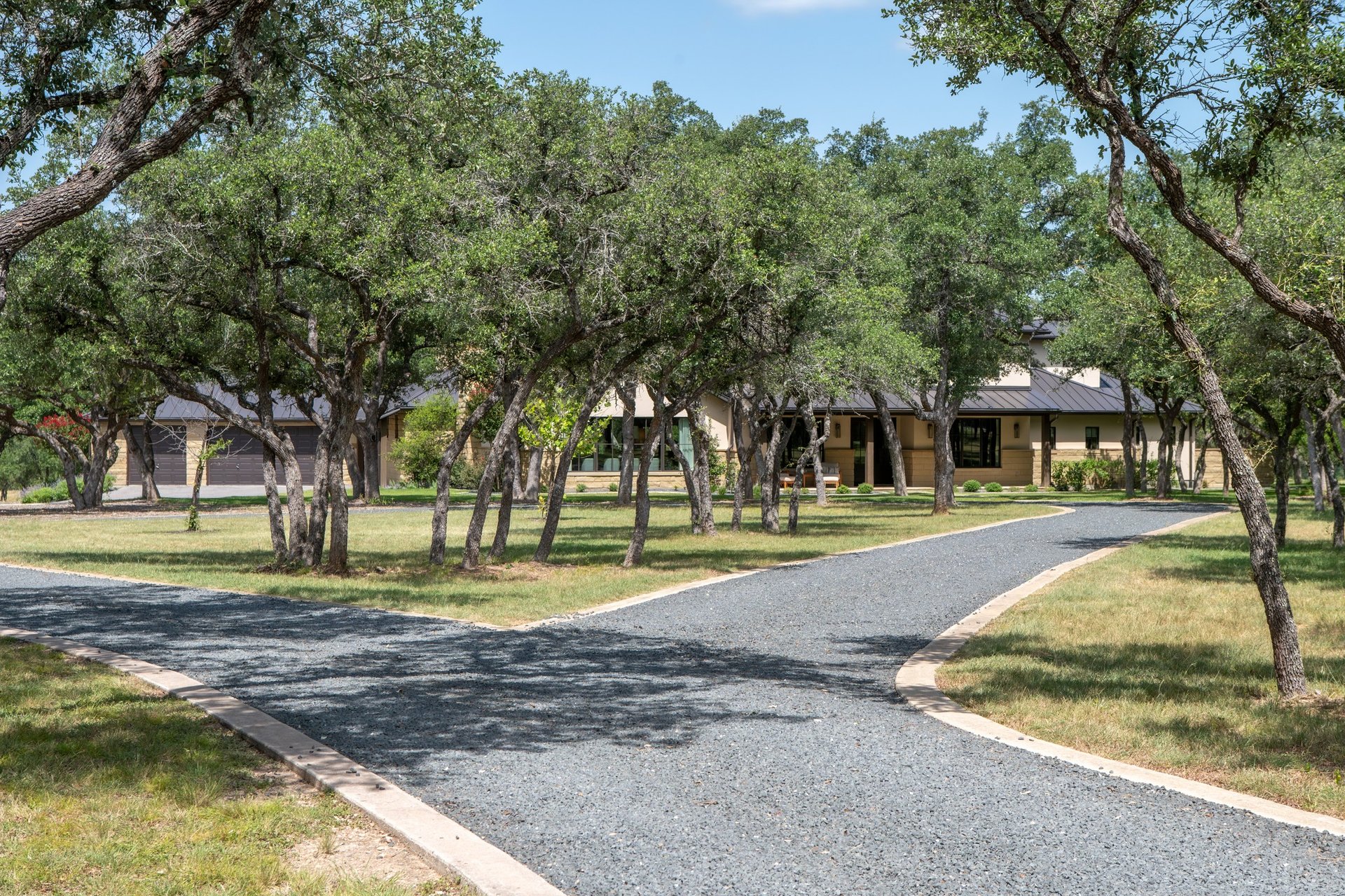 900 Rivercliff Drive