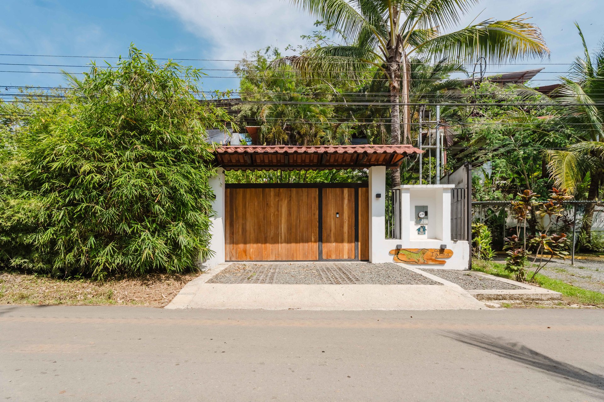 Casa Iguana - Fully Renovated Home Minutes from Marina Pez Vela 