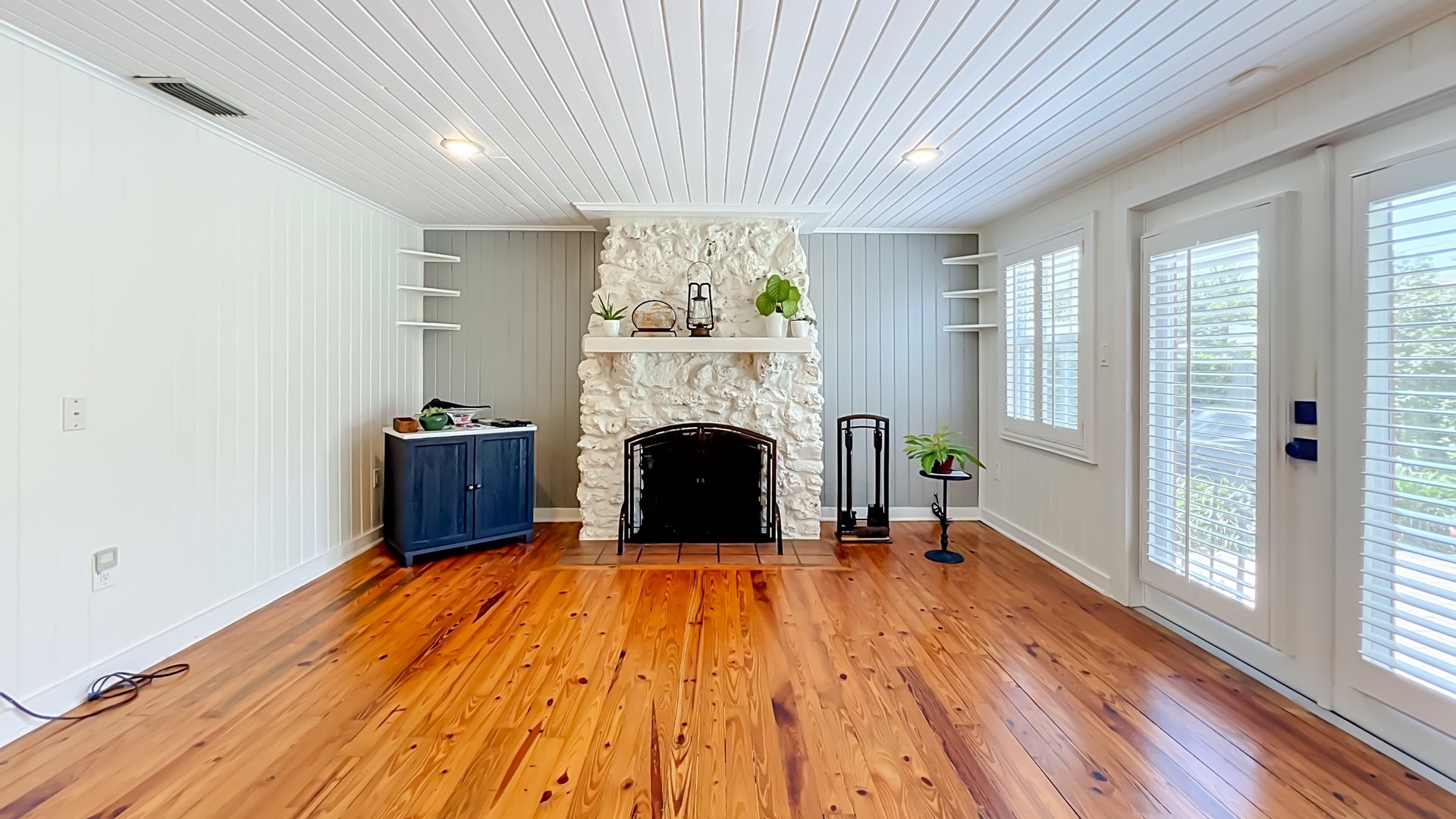 Three-Bedroom Two-Bathroom Bungalow in Orlando's Beverly Shores