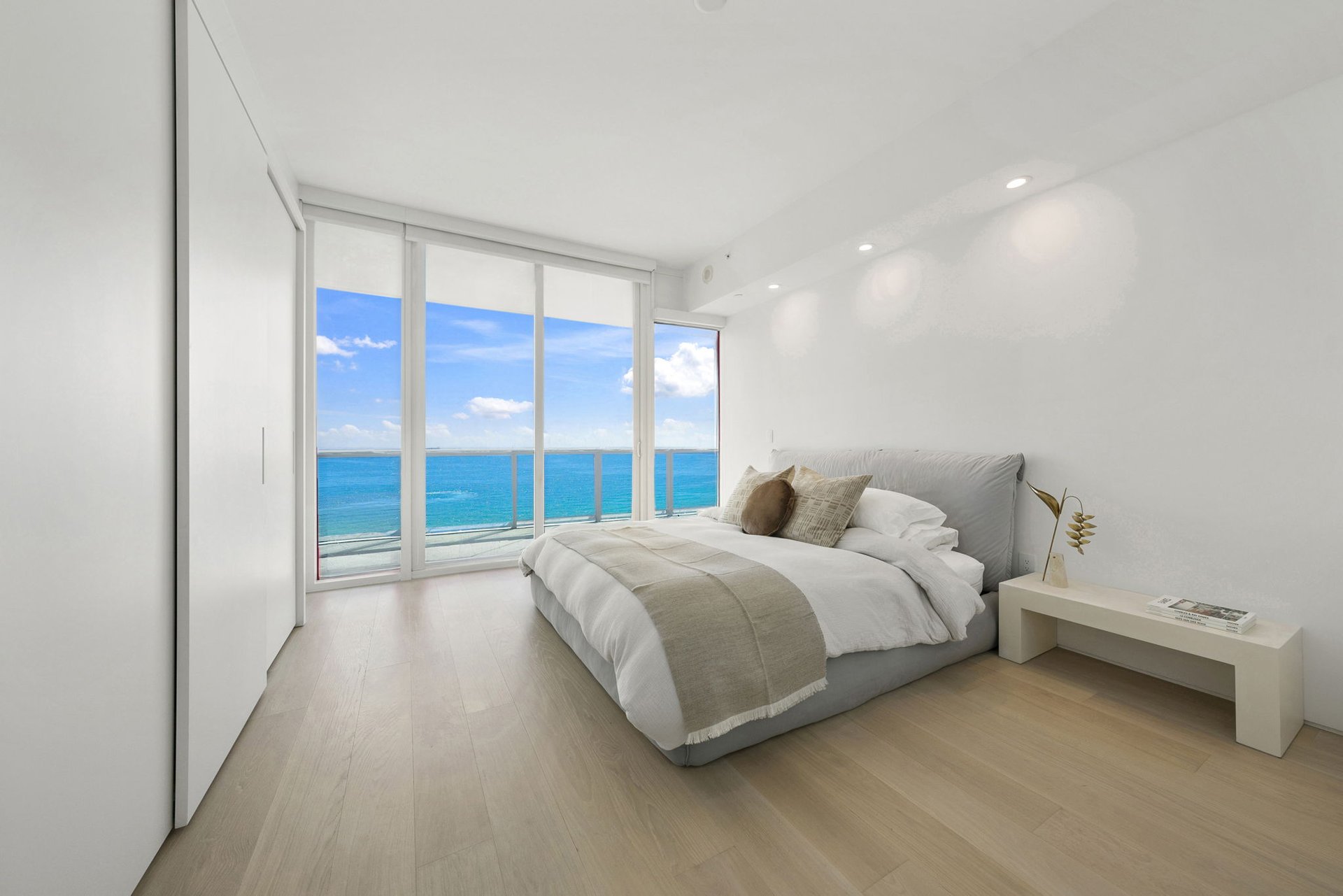 100 S Pointe Drive, Residence 1906/07