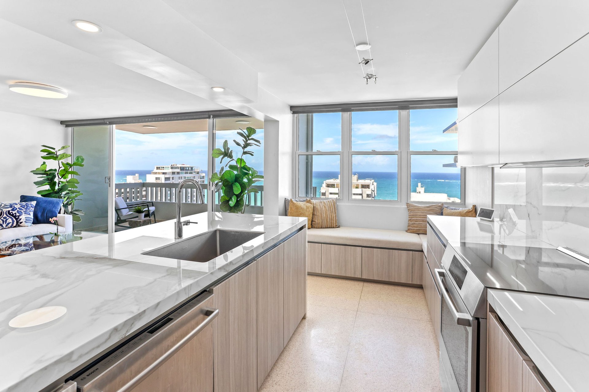 Cond. PRILA #17C, 70 Kings Court, Condado