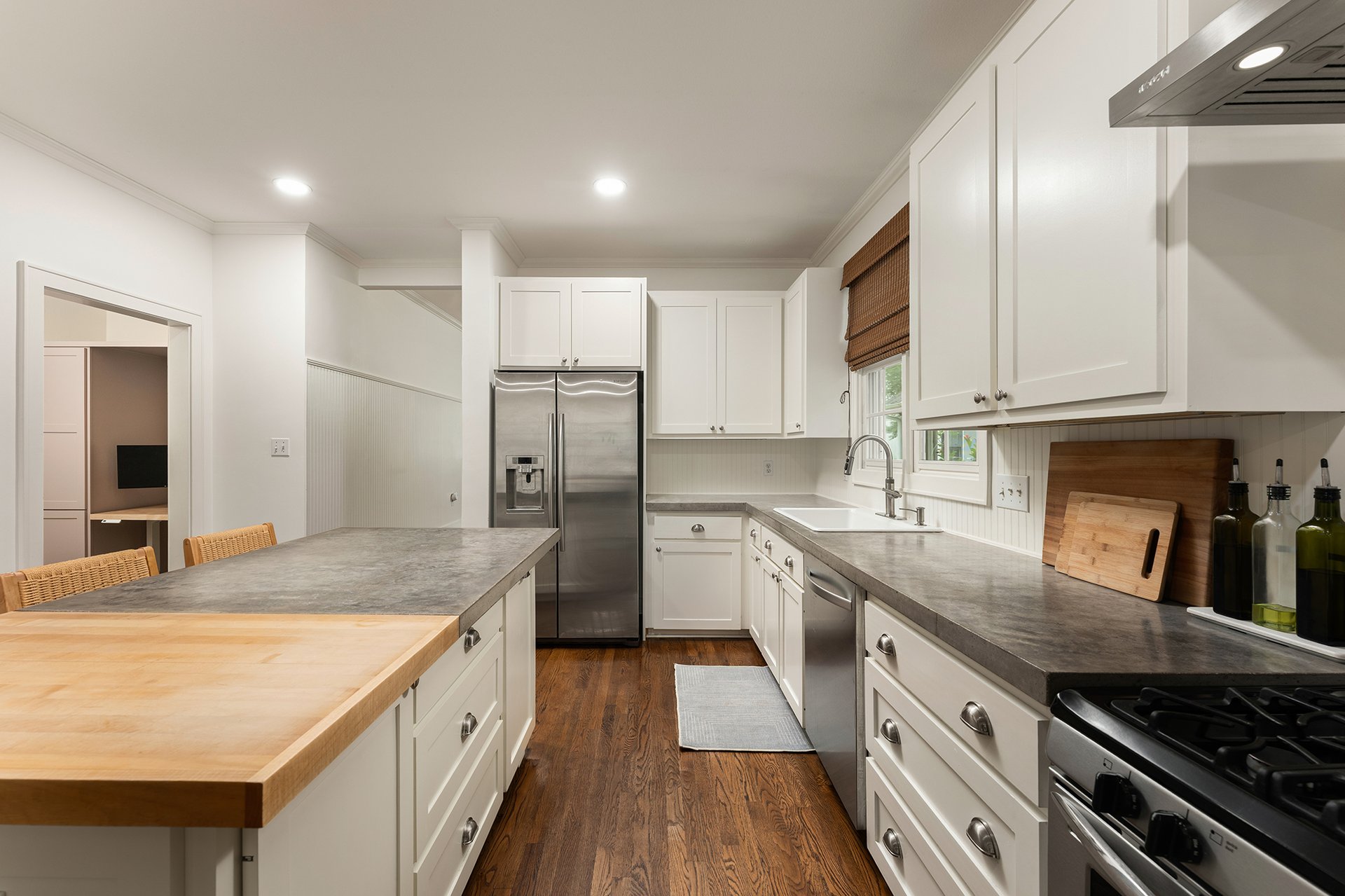 1204 W 22 1/2 ST