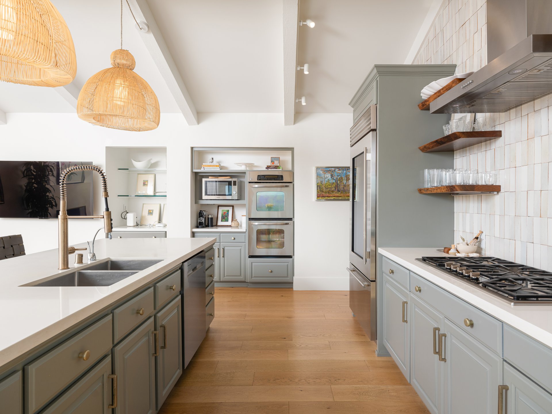 Expansive Bay Views