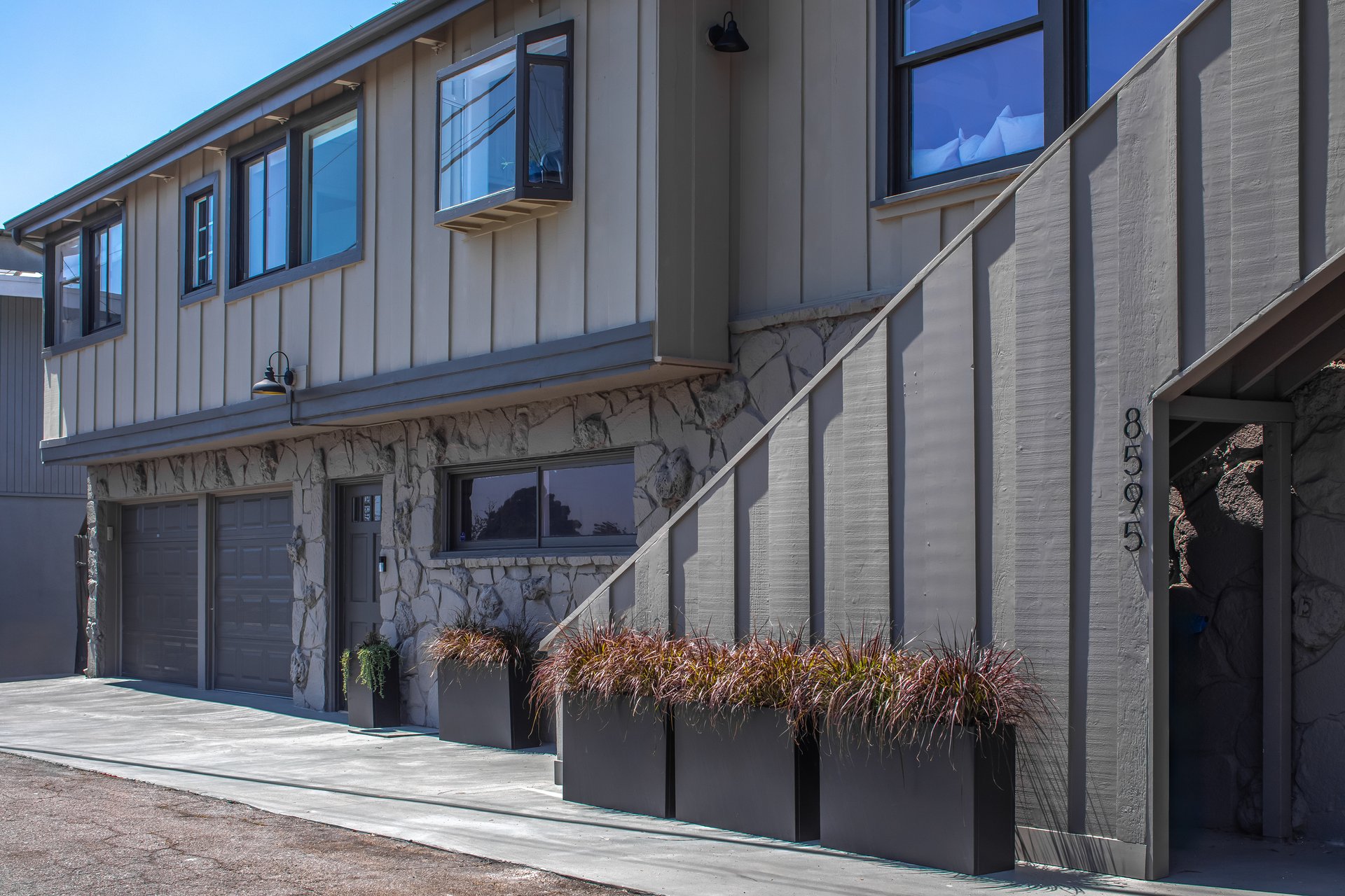 8595 Skyline Dr, Sunset Strip