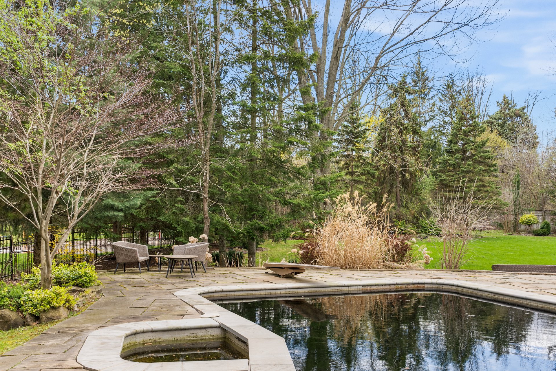 2154 Oneida Cres