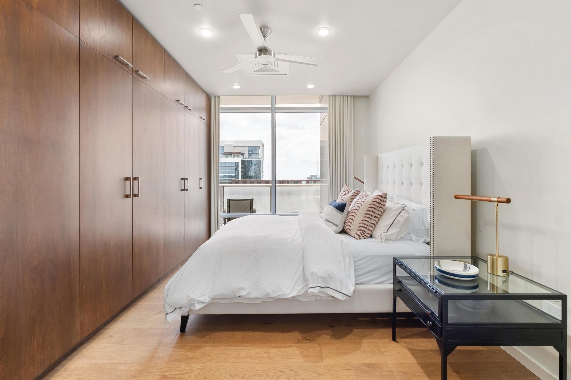 200 Congress Avenue #37H