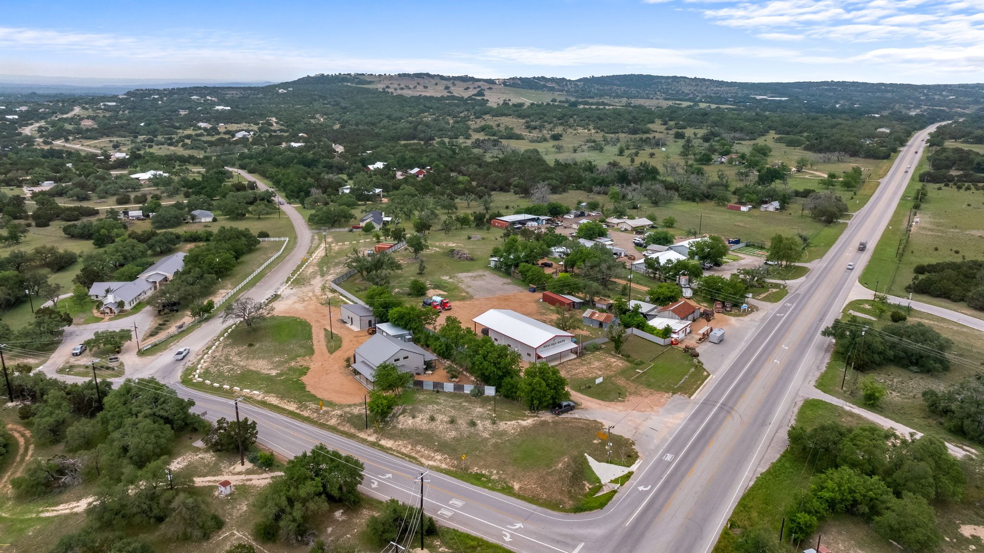 Unique Residential/Commercial Property - 180 Henly LOOP